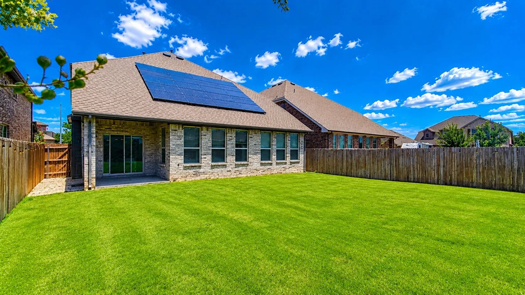 Single Family Residence For Sale in Tarrant County , 3744 Holly Brook Drive, Fort Worth, Texas 76244, 3 Bedroom, 3 Bathroom, 2 Garage spaces, 3,195 Sqft, built in 2017, Price $549,000, mls#21304281, Real Estate Agent in Fort Worth, Homes For Sale in Tarrant county, Homes For Sale in Fort Worth, Realtor in Fort Worth Texas, Real Estate Brokerage Independent Realty Texas, Luminita Cordes Realtor