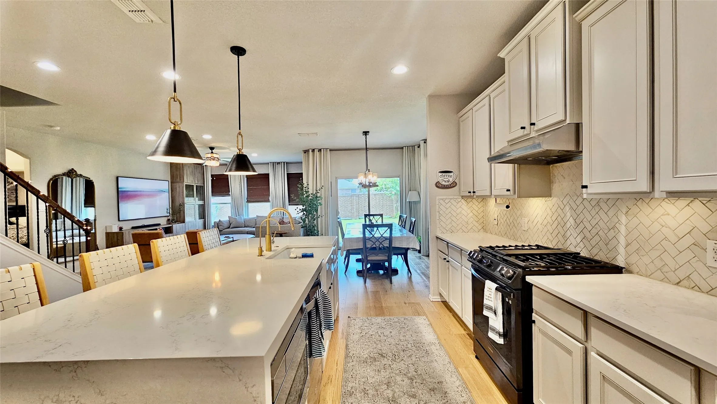 Single Family Residence For Sale in Tarrant County , 3744 Holly Brook Drive, Fort Worth, Texas 76244, 3 Bedroom, 3 Bathroom, 2 Garage spaces, 3,195 Sqft, built in 2017, Price $549,000, mls#21304281, Real Estate Agent in Fort Worth, Homes For Sale in Tarrant county, Homes For Sale in Fort Worth, Realtor in Fort Worth Texas, Real Estate Brokerage Independent Realty Texas, Luminita Cordes Realtor