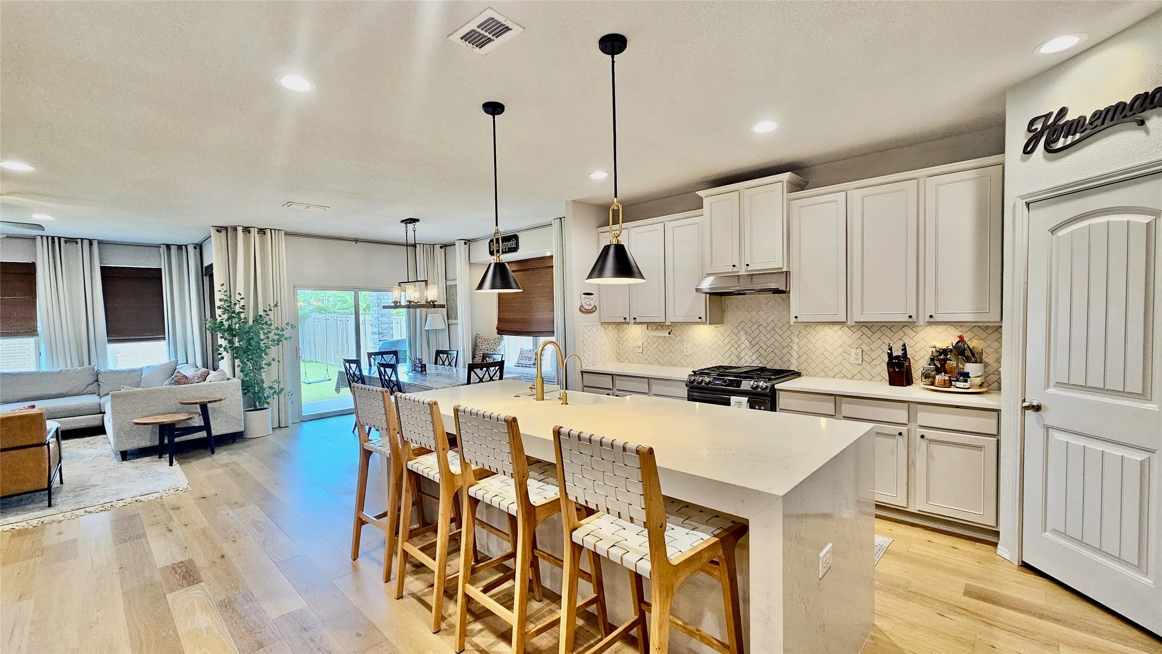 Single Family Residence For Sale in Tarrant County , 3744 Holly Brook Drive, Fort Worth, Texas 76244, 3 Bedroom, 3 Bathroom, 2 Garage spaces, 3,195 Sqft, built in 2017, Price $549,000, mls#21304281, Real Estate Agent in Fort Worth, Homes For Sale in Tarrant county, Homes For Sale in Fort Worth, Realtor in Fort Worth Texas, Real Estate Brokerage Independent Realty Texas, Luminita Cordes Realtor