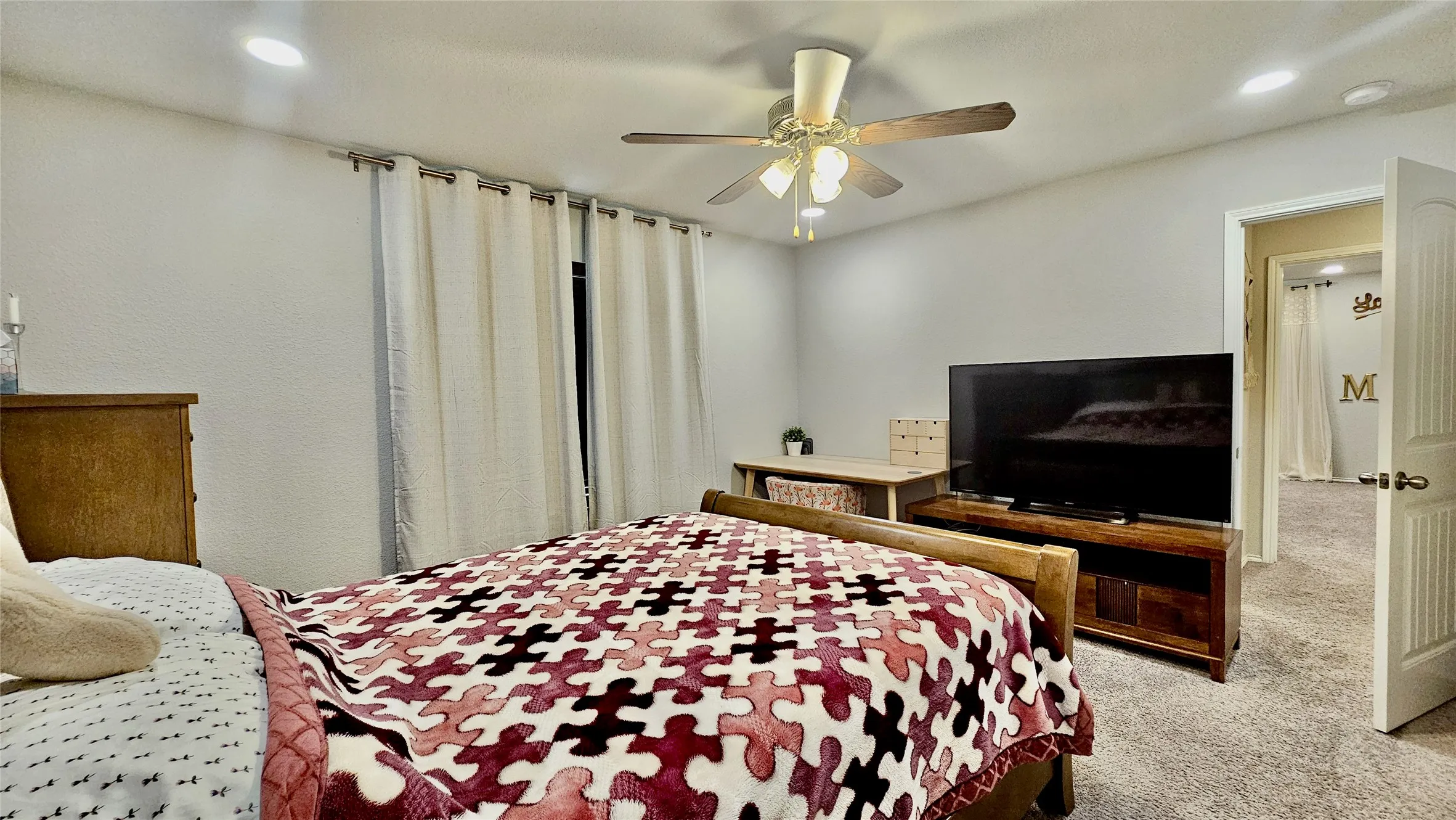 Single Family Residence For Sale in Tarrant County , 3744 Holly Brook Drive, Fort Worth, Texas 76244, 3 Bedroom, 3 Bathroom, 2 Garage spaces, 3,195 Sqft, built in 2017, Price $549,000, mls#21304281, Real Estate Agent in Fort Worth, Homes For Sale in Tarrant county, Homes For Sale in Fort Worth, Realtor in Fort Worth Texas, Real Estate Brokerage Independent Realty Texas, Luminita Cordes Realtor