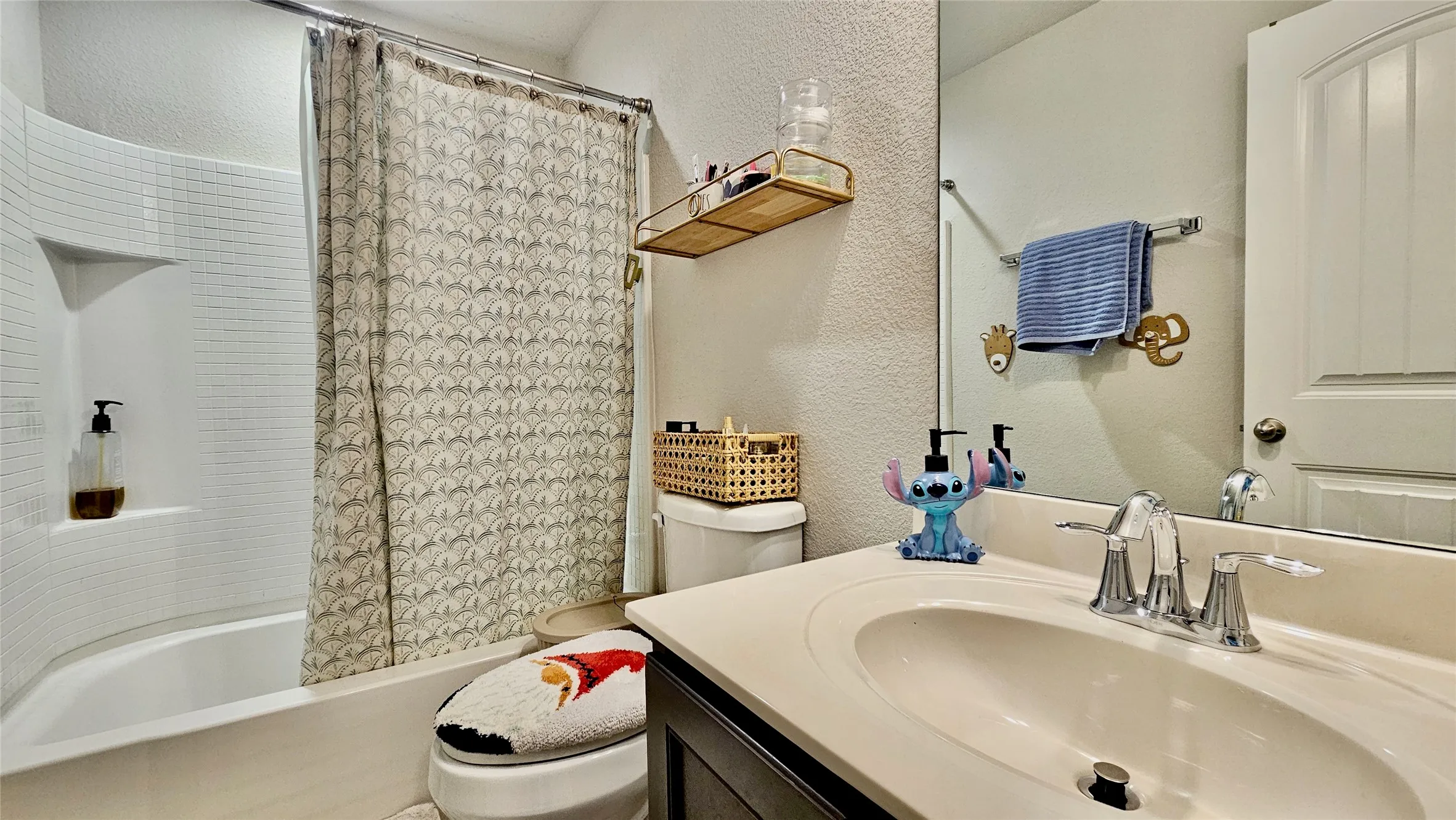 Single Family Residence For Sale in Tarrant County , 3744 Holly Brook Drive, Fort Worth, Texas 76244, 3 Bedroom, 3 Bathroom, 2 Garage spaces, 3,195 Sqft, built in 2017, Price $549,000, mls#21304281, Real Estate Agent in Fort Worth, Homes For Sale in Tarrant county, Homes For Sale in Fort Worth, Realtor in Fort Worth Texas, Real Estate Brokerage Independent Realty Texas, Luminita Cordes Realtor