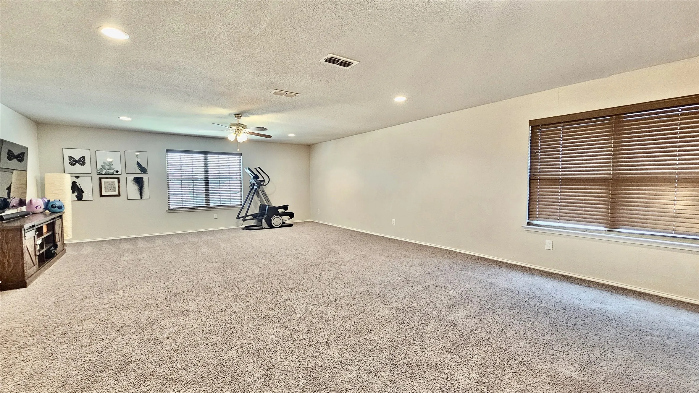 Single Family Residence For Sale in Tarrant County , 3744 Holly Brook Drive, Fort Worth, Texas 76244, 3 Bedroom, 3 Bathroom, 2 Garage spaces, 3,195 Sqft, built in 2017, Price $549,000, mls#21304281, Real Estate Agent in Fort Worth, Homes For Sale in Tarrant county, Homes For Sale in Fort Worth, Realtor in Fort Worth Texas, Real Estate Brokerage Independent Realty Texas, Luminita Cordes Realtor