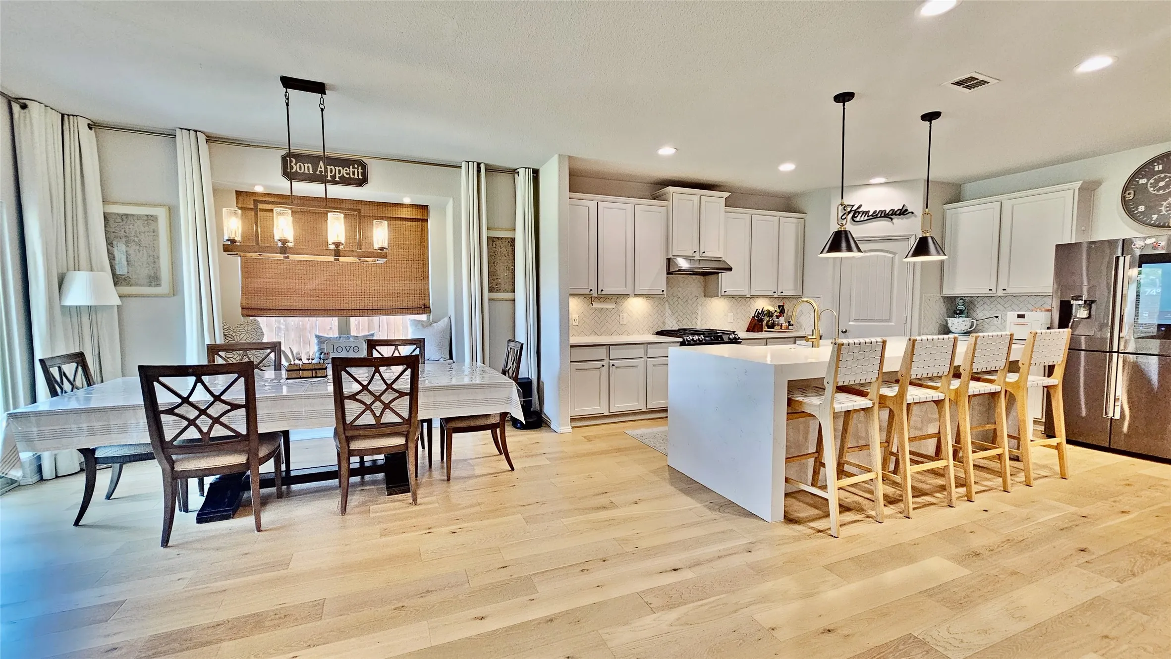 Single Family Residence For Sale in Tarrant County , 3744 Holly Brook Drive, Fort Worth, Texas 76244, 3 Bedroom, 3 Bathroom, 2 Garage spaces, 3,195 Sqft, built in 2017, Price $549,000, mls#21304281, Real Estate Agent in Fort Worth, Homes For Sale in Tarrant county, Homes For Sale in Fort Worth, Realtor in Fort Worth Texas, Real Estate Brokerage Independent Realty Texas, Luminita Cordes Realtor