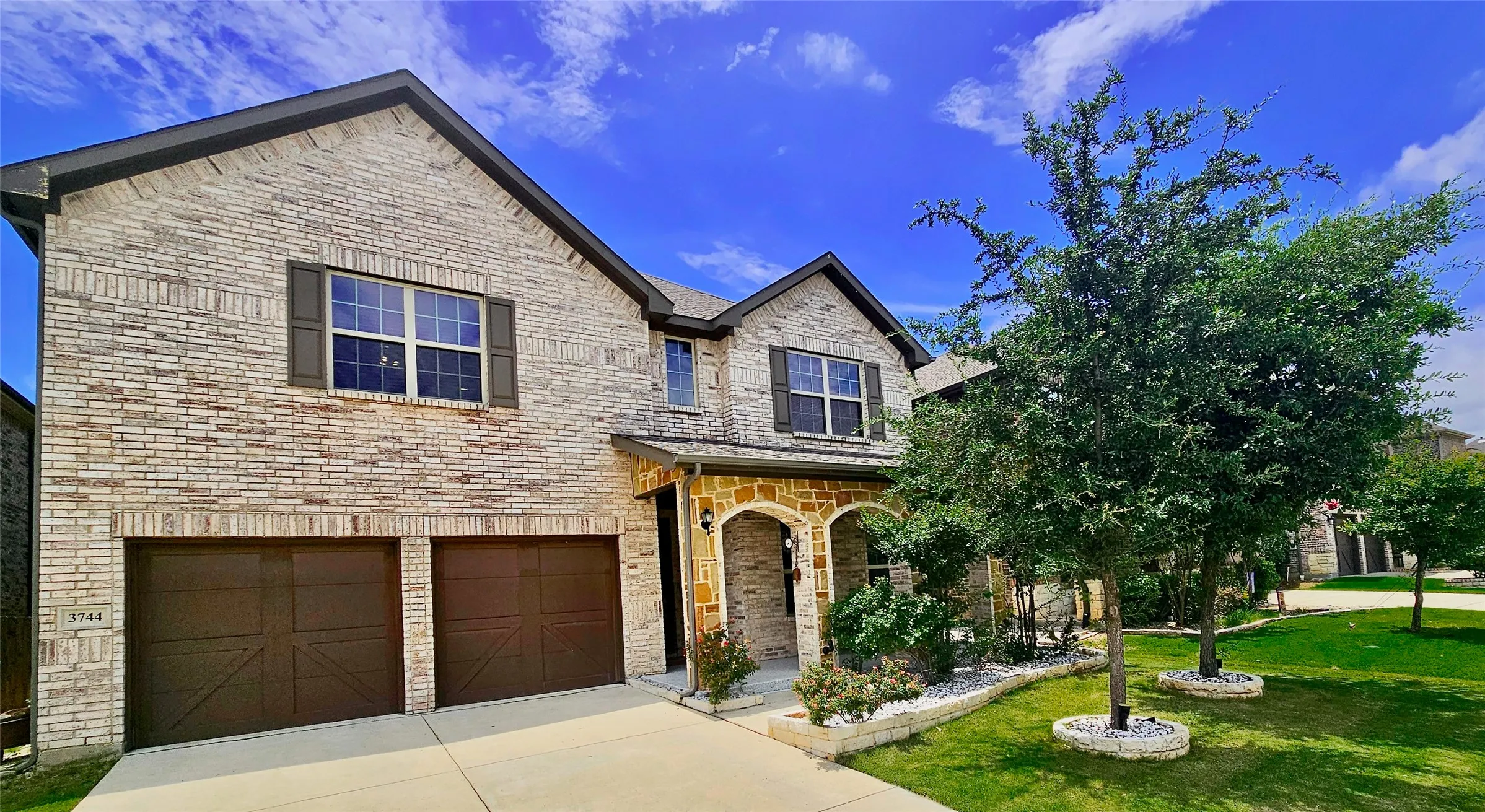 Single Family Residence For Sale in Tarrant County , 3744 Holly Brook Drive, Fort Worth, Texas 76244, 3 Bedroom, 3 Bathroom, 2 Garage spaces, 3,195 Sqft, built in 2017, Price $549,000, mls#21304281, Real Estate Agent in Fort Worth, Homes For Sale in Tarrant county, Homes For Sale in Fort Worth, Realtor in Fort Worth Texas, Real Estate Brokerage Independent Realty Texas, Luminita Cordes Realtor