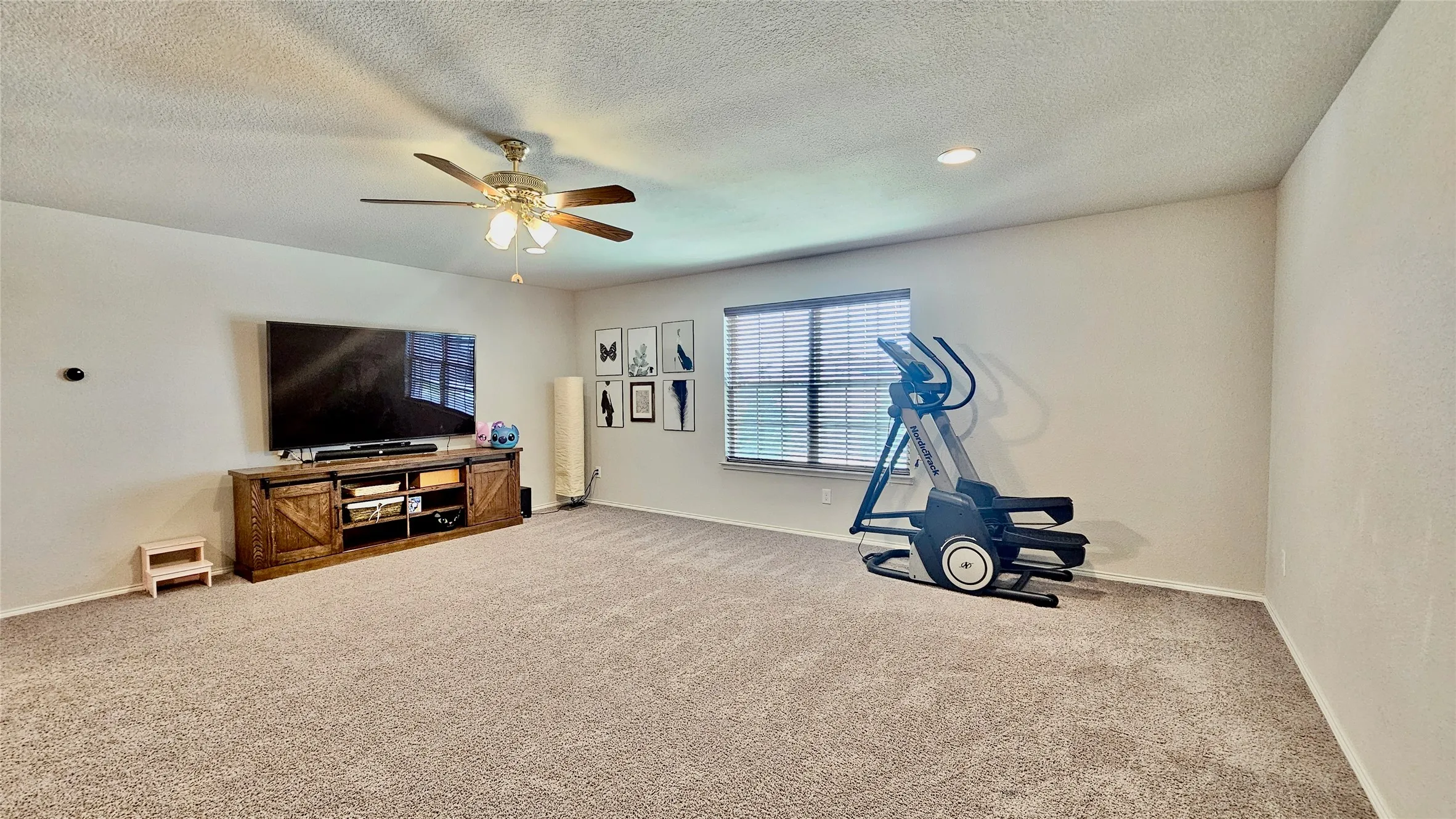 Single Family Residence For Sale in Tarrant County , 3744 Holly Brook Drive, Fort Worth, Texas 76244, 3 Bedroom, 3 Bathroom, 2 Garage spaces, 3,195 Sqft, built in 2017, Price $549,000, mls#21304281, Real Estate Agent in Fort Worth, Homes For Sale in Tarrant county, Homes For Sale in Fort Worth, Realtor in Fort Worth Texas, Real Estate Brokerage Independent Realty Texas, Luminita Cordes Realtor
