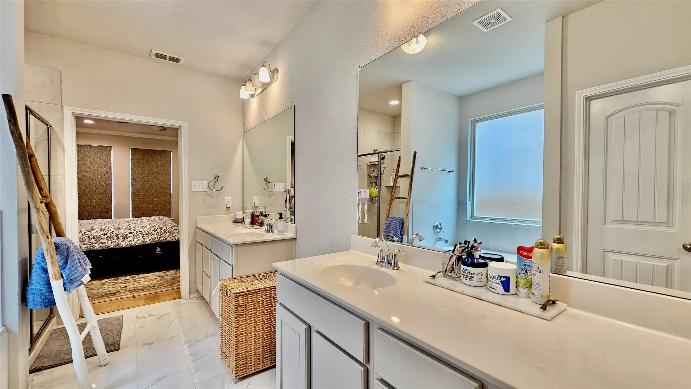 Single Family Residence For Sale in Tarrant County , 3744 Holly Brook Drive, Fort Worth, Texas 76244, 3 Bedroom, 3 Bathroom, 2 Garage spaces, 3,195 Sqft, built in 2017, Price $549,000, mls#21304281, Real Estate Agent in Fort Worth, Homes For Sale in Tarrant county, Homes For Sale in Fort Worth, Realtor in Fort Worth Texas, Real Estate Brokerage Independent Realty Texas, Luminita Cordes Realtor