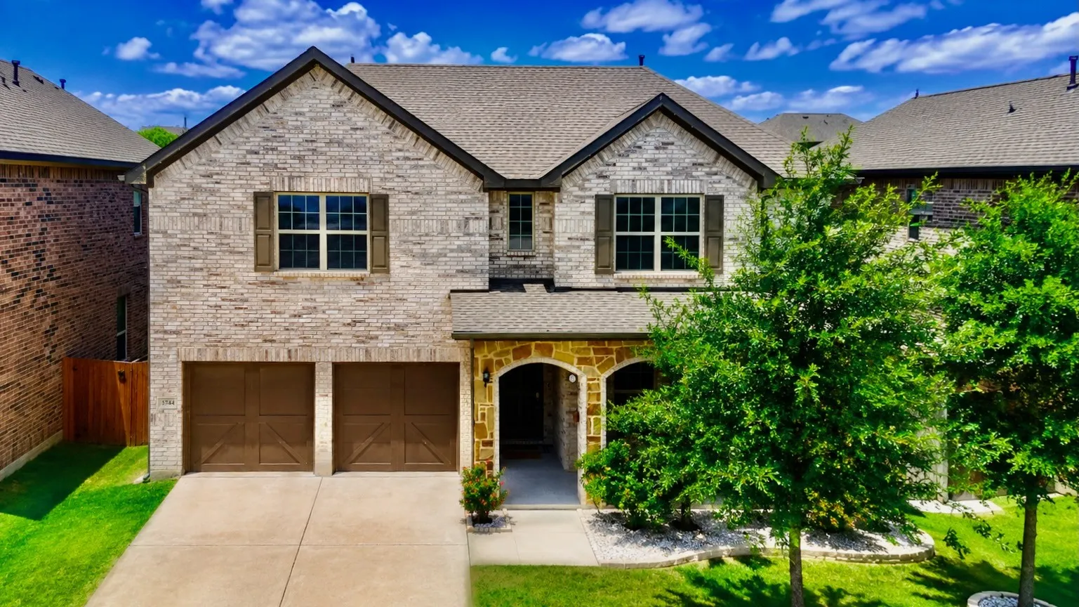 Single Family Residence For Sale in Tarrant County , 3744 Holly Brook Drive, Fort Worth, Texas 76244, 3 Bedroom, 3 Bathroom, 2 Garage spaces, 3,195 Sqft, built in 2017, Price $549,000, mls#21304281, Real Estate Agent in Fort Worth, Homes For Sale in Tarrant county, Homes For Sale in Fort Worth, Realtor in Fort Worth Texas, Real Estate Brokerage Independent Realty Texas, Luminita Cordes Realtor