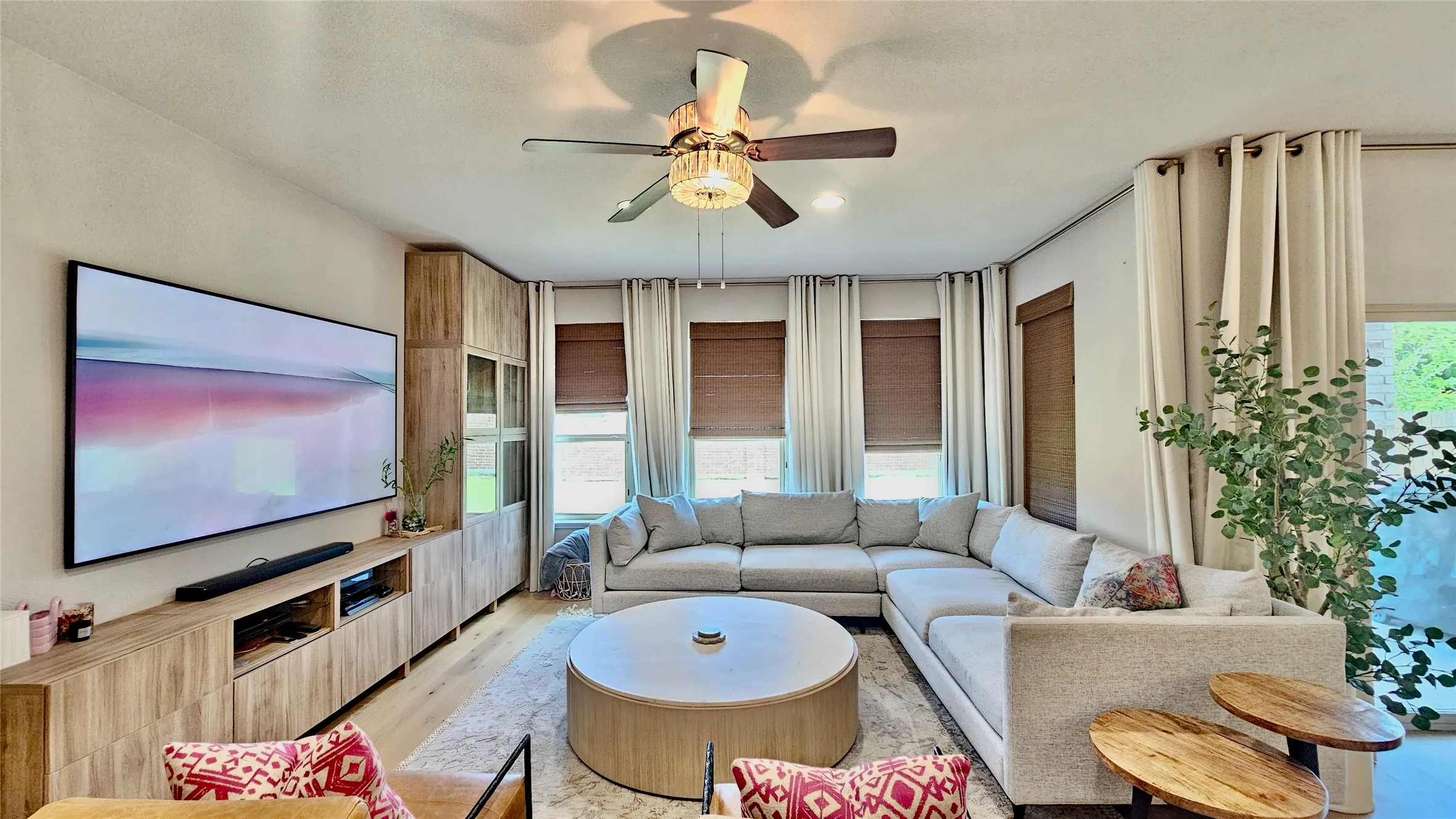 Single Family Residence For Sale in Tarrant County , 3744 Holly Brook Drive, Fort Worth, Texas 76244, 3 Bedroom, 3 Bathroom, 2 Garage spaces, 3,195 Sqft, built in 2017, Price $549,000, mls#21304281, Real Estate Agent in Fort Worth, Homes For Sale in Tarrant county, Homes For Sale in Fort Worth, Realtor in Fort Worth Texas, Real Estate Brokerage Independent Realty Texas, Luminita Cordes Realtor
