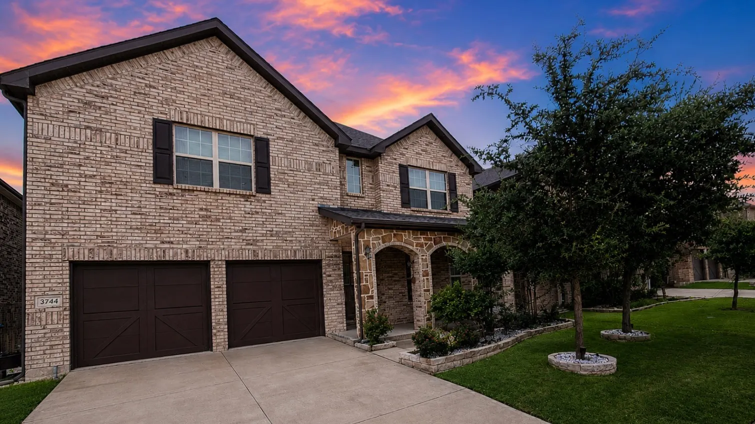 Single Family Residence For Sale in Tarrant County , 3744 Holly Brook Drive, Fort Worth, Texas 76244, 3 Bedroom, 3 Bathroom, 2 Garage spaces, 3,195 Sqft, built in 2017, Price $549,000, mls#21304281, Real Estate Agent in Fort Worth, Homes For Sale in Tarrant county, Homes For Sale in Fort Worth, Realtor in Fort Worth Texas, Real Estate Brokerage Independent Realty Texas, Luminita Cordes Realtor