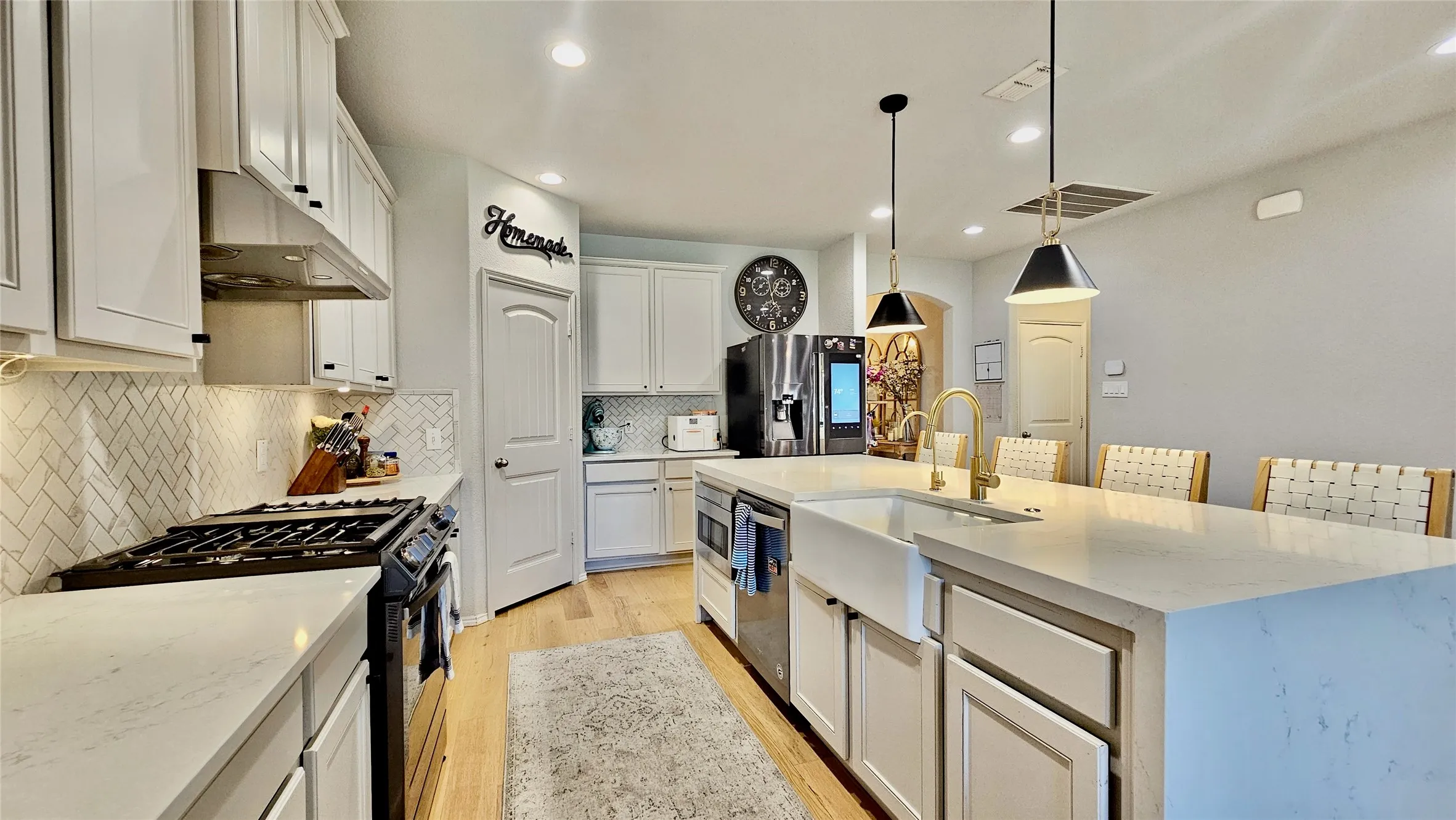 Single Family Residence For Sale in Tarrant County , 3744 Holly Brook Drive, Fort Worth, Texas 76244, 3 Bedroom, 3 Bathroom, 2 Garage spaces, 3,195 Sqft, built in 2017, Price $549,000, mls#21304281, Real Estate Agent in Fort Worth, Homes For Sale in Tarrant county, Homes For Sale in Fort Worth, Realtor in Fort Worth Texas, Real Estate Brokerage Independent Realty Texas, Luminita Cordes Realtor