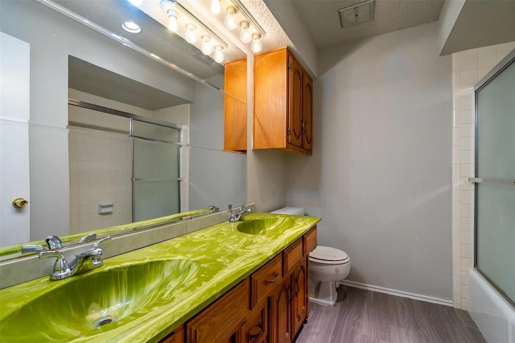 Single Family Residence For Rent in Dallas County , 4212 Village Green Drive, Irving, Texas 75038, 5 Bedrooms, 3 Bathrooms, 2 Garage spaces, 3,098 Sqft, built in 1975, Price $2,695, mls#21304593, Real Estate Agent in Irving, Homes For Rent in Dallas county, Homes For Rent in Irving, Realtor in Irving Texas, Real Estate Brokerage Independent Realty Texas, Luminita Cordes Realtor