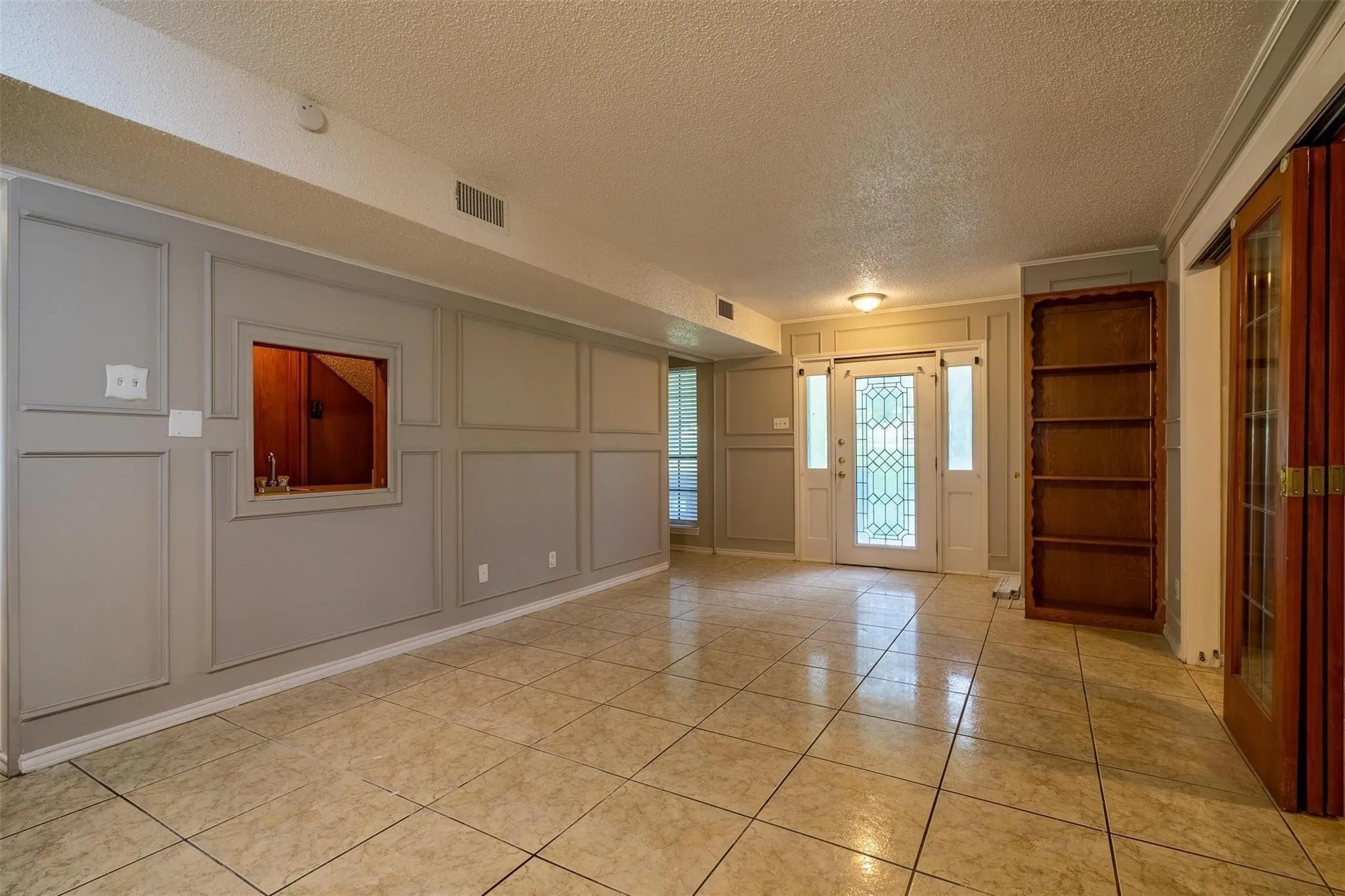 Single Family Residence For Rent in Dallas County , 4212 Village Green Drive, Irving, Texas 75038, 5 Bedrooms, 3 Bathrooms, 2 Garage spaces, 3,098 Sqft, built in 1975, Price $2,695, mls#21304593, Real Estate Agent in Irving, Homes For Rent in Dallas county, Homes For Rent in Irving, Realtor in Irving Texas, Real Estate Brokerage Independent Realty Texas, Luminita Cordes Realtor
