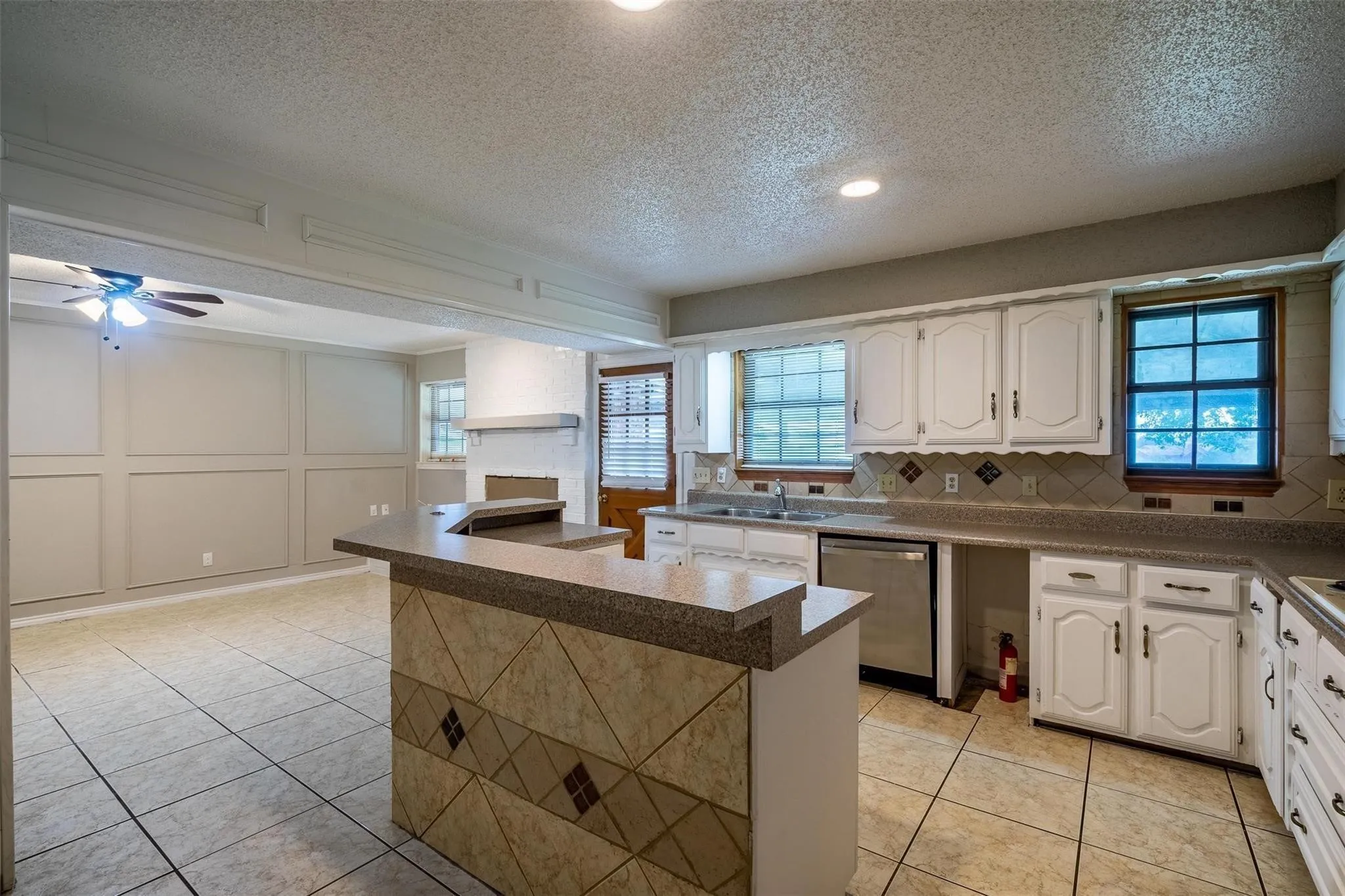 Single Family Residence For Rent in Dallas County , 4212 Village Green Drive, Irving, Texas 75038, 5 Bedrooms, 3 Bathrooms, 2 Garage spaces, 3,098 Sqft, built in 1975, Price $2,695, mls#21304593, Real Estate Agent in Irving, Homes For Rent in Dallas county, Homes For Rent in Irving, Realtor in Irving Texas, Real Estate Brokerage Independent Realty Texas, Luminita Cordes Realtor