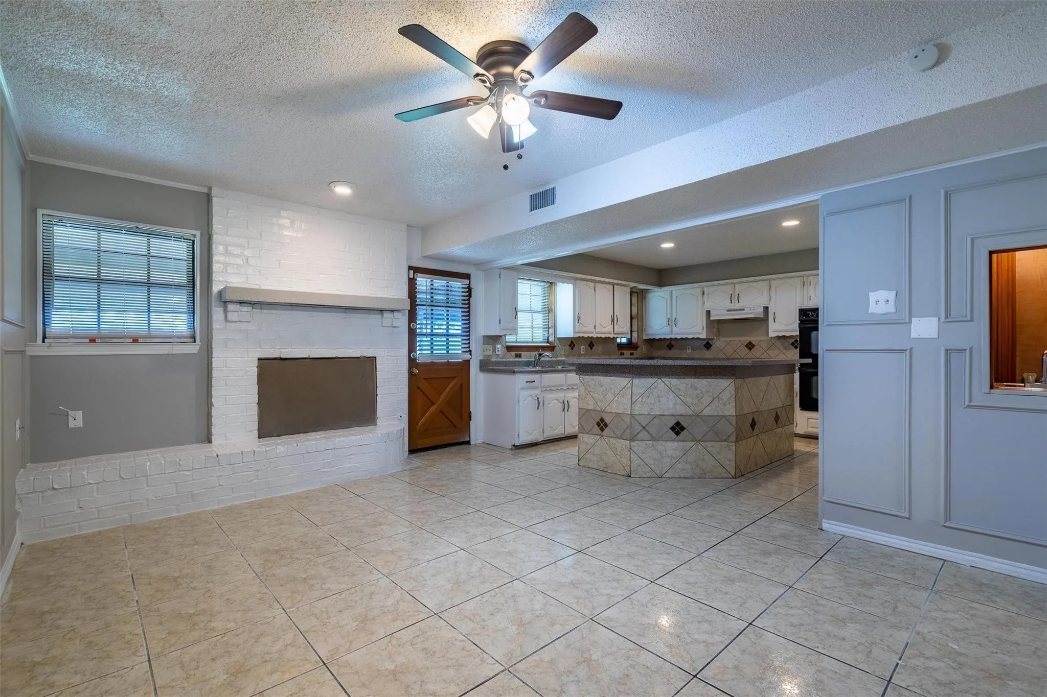 Single Family Residence For Rent in Dallas County , 4212 Village Green Drive, Irving, Texas 75038, 5 Bedrooms, 3 Bathrooms, 2 Garage spaces, 3,098 Sqft, built in 1975, Price $2,695, mls#21304593, Real Estate Agent in Irving, Homes For Rent in Dallas county, Homes For Rent in Irving, Realtor in Irving Texas, Real Estate Brokerage Independent Realty Texas, Luminita Cordes Realtor