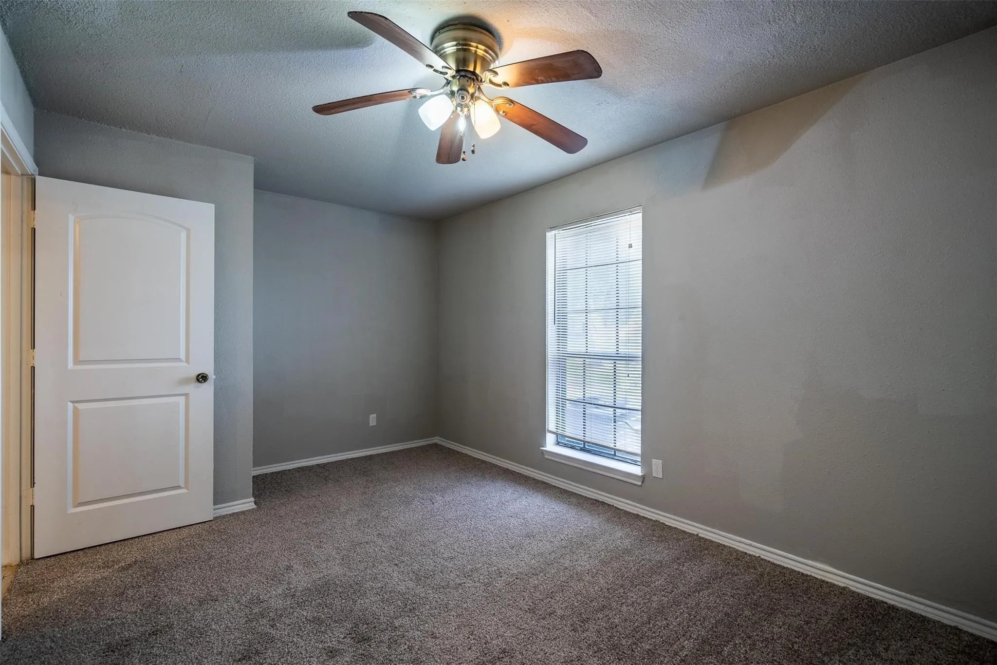 Single Family Residence For Rent in Dallas County , 4212 Village Green Drive, Irving, Texas 75038, 5 Bedrooms, 3 Bathrooms, 2 Garage spaces, 3,098 Sqft, built in 1975, Price $2,695, mls#21304593, Real Estate Agent in Irving, Homes For Rent in Dallas county, Homes For Rent in Irving, Realtor in Irving Texas, Real Estate Brokerage Independent Realty Texas, Luminita Cordes Realtor