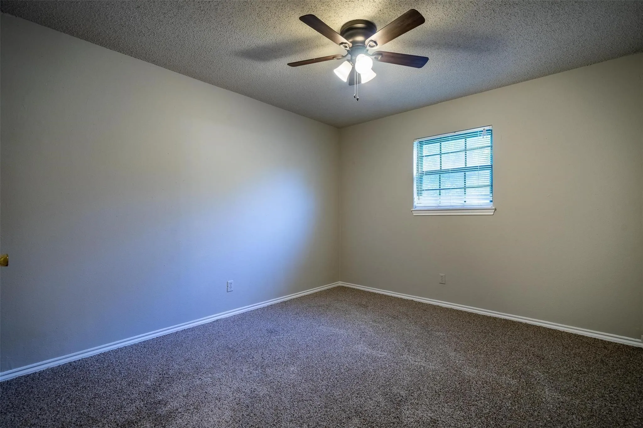 Single Family Residence For Rent in Dallas County , 4212 Village Green Drive, Irving, Texas 75038, 5 Bedrooms, 3 Bathrooms, 2 Garage spaces, 3,098 Sqft, built in 1975, Price $2,695, mls#21304593, Real Estate Agent in Irving, Homes For Rent in Dallas county, Homes For Rent in Irving, Realtor in Irving Texas, Real Estate Brokerage Independent Realty Texas, Luminita Cordes Realtor