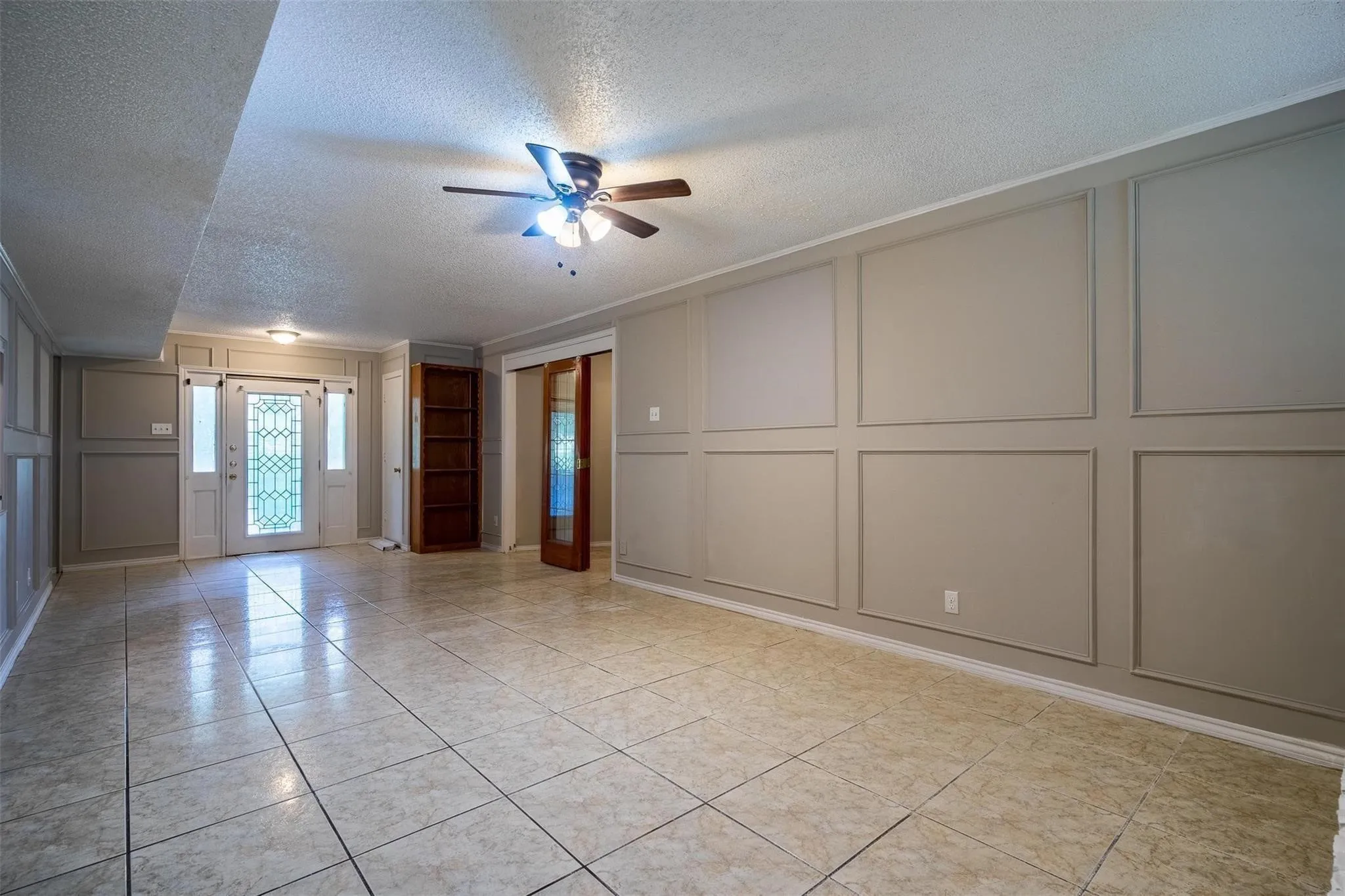 Single Family Residence For Rent in Dallas County , 4212 Village Green Drive, Irving, Texas 75038, 5 Bedrooms, 3 Bathrooms, 2 Garage spaces, 3,098 Sqft, built in 1975, Price $2,695, mls#21304593, Real Estate Agent in Irving, Homes For Rent in Dallas county, Homes For Rent in Irving, Realtor in Irving Texas, Real Estate Brokerage Independent Realty Texas, Luminita Cordes Realtor