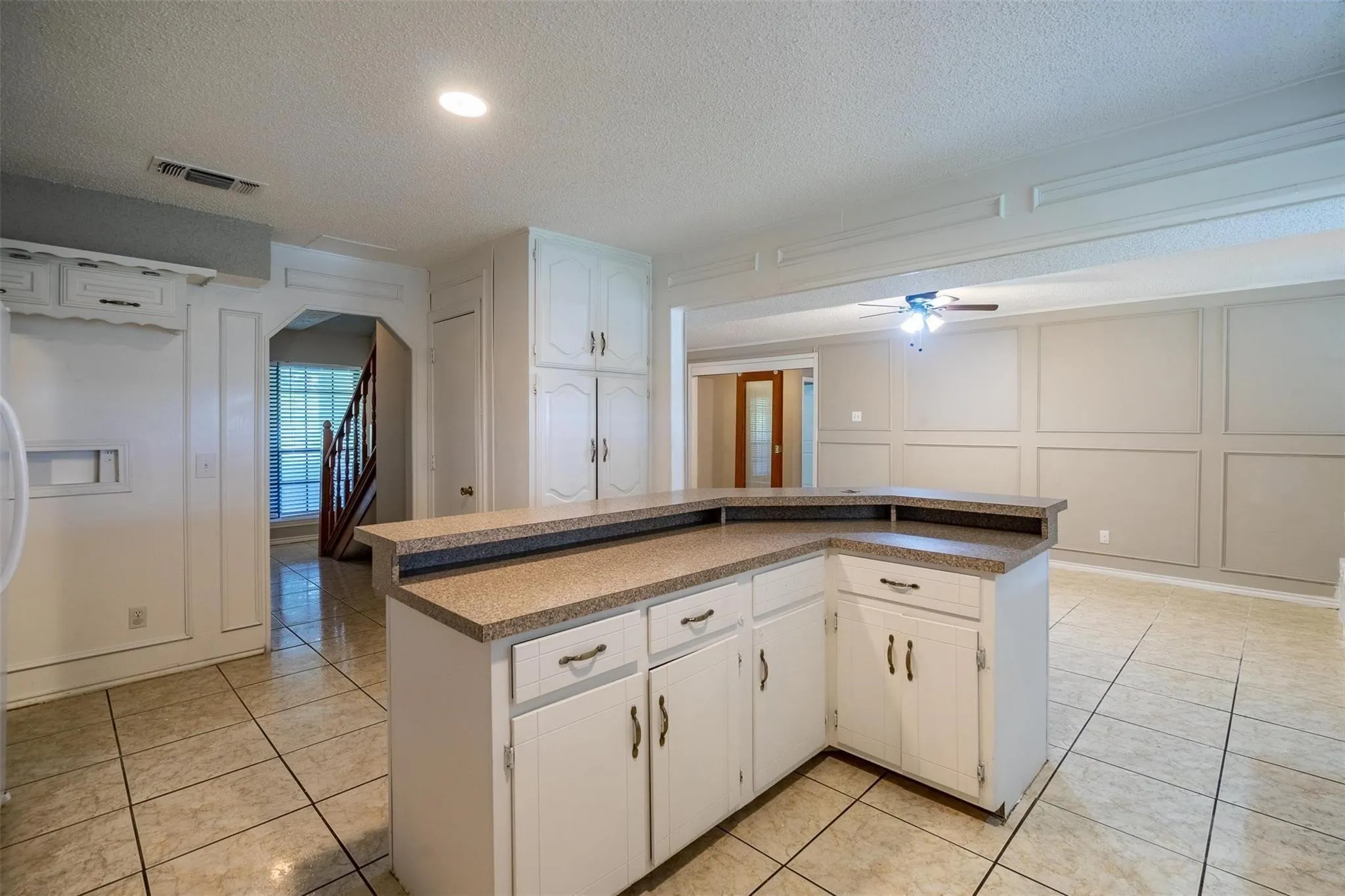 Single Family Residence For Rent in Dallas County , 4212 Village Green Drive, Irving, Texas 75038, 5 Bedrooms, 3 Bathrooms, 2 Garage spaces, 3,098 Sqft, built in 1975, Price $2,695, mls#21304593, Real Estate Agent in Irving, Homes For Rent in Dallas county, Homes For Rent in Irving, Realtor in Irving Texas, Real Estate Brokerage Independent Realty Texas, Luminita Cordes Realtor