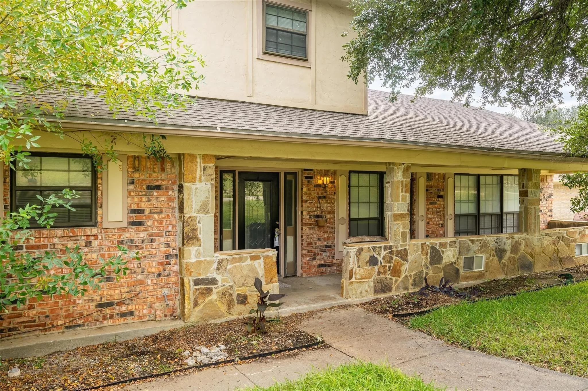 Single Family Residence For Rent in Dallas County , 4212 Village Green Drive, Irving, Texas 75038, 5 Bedrooms, 3 Bathrooms, 2 Garage spaces, 3,098 Sqft, built in 1975, Price $2,695, mls#21304593, Real Estate Agent in Irving, Homes For Rent in Dallas county, Homes For Rent in Irving, Realtor in Irving Texas, Real Estate Brokerage Independent Realty Texas, Luminita Cordes Realtor