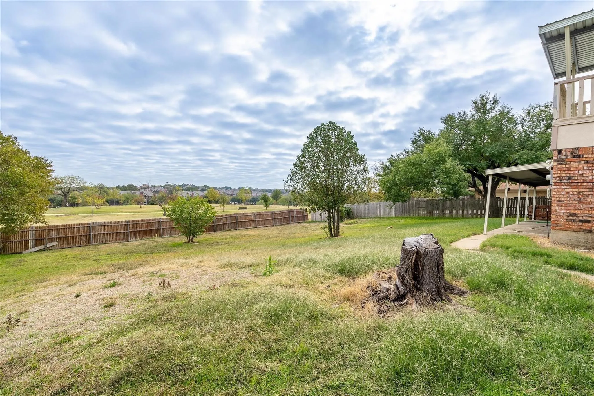 Single Family Residence For Rent in Dallas County , 4212 Village Green Drive, Irving, Texas 75038, 5 Bedrooms, 3 Bathrooms, 2 Garage spaces, 3,098 Sqft, built in 1975, Price $2,695, mls#21304593, Real Estate Agent in Irving, Homes For Rent in Dallas county, Homes For Rent in Irving, Realtor in Irving Texas, Real Estate Brokerage Independent Realty Texas, Luminita Cordes Realtor