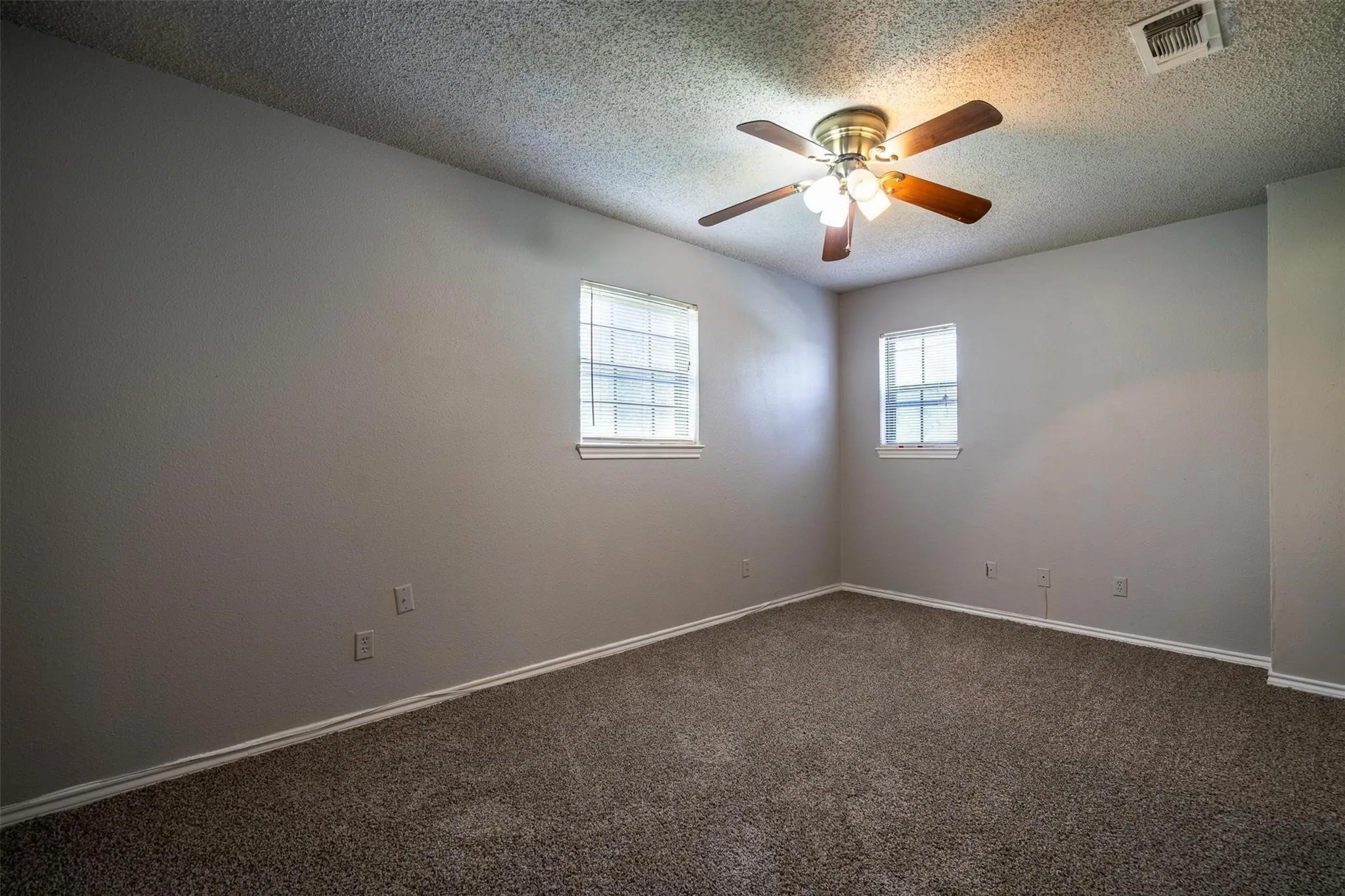 Single Family Residence For Rent in Dallas County , 4212 Village Green Drive, Irving, Texas 75038, 5 Bedrooms, 3 Bathrooms, 2 Garage spaces, 3,098 Sqft, built in 1975, Price $2,695, mls#21304593, Real Estate Agent in Irving, Homes For Rent in Dallas county, Homes For Rent in Irving, Realtor in Irving Texas, Real Estate Brokerage Independent Realty Texas, Luminita Cordes Realtor