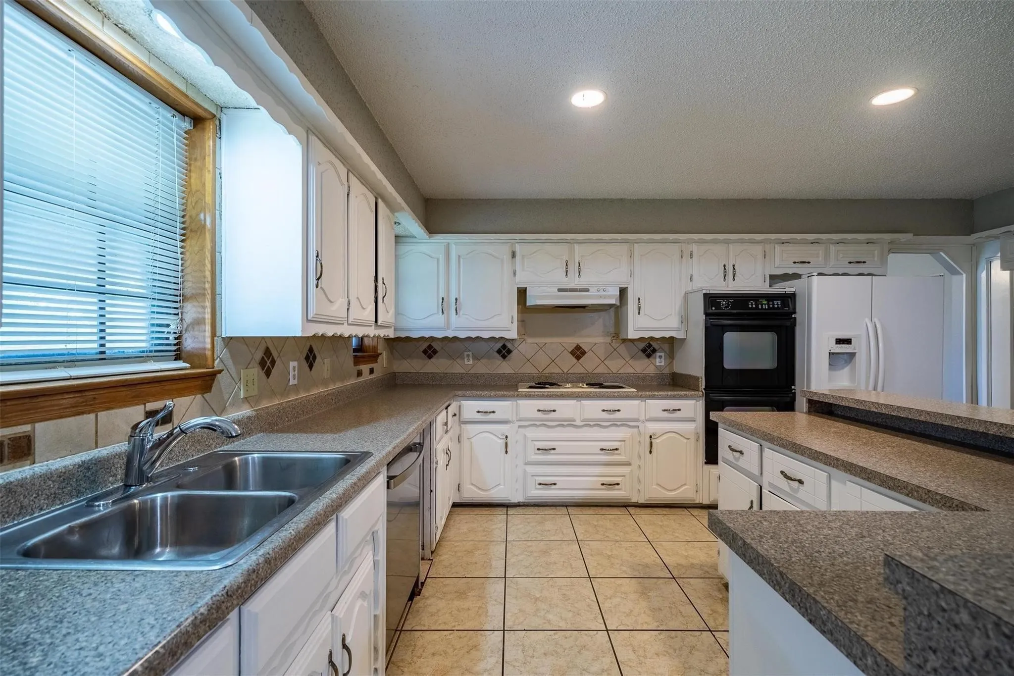 Single Family Residence For Rent in Dallas County , 4212 Village Green Drive, Irving, Texas 75038, 5 Bedrooms, 3 Bathrooms, 2 Garage spaces, 3,098 Sqft, built in 1975, Price $2,695, mls#21304593, Real Estate Agent in Irving, Homes For Rent in Dallas county, Homes For Rent in Irving, Realtor in Irving Texas, Real Estate Brokerage Independent Realty Texas, Luminita Cordes Realtor