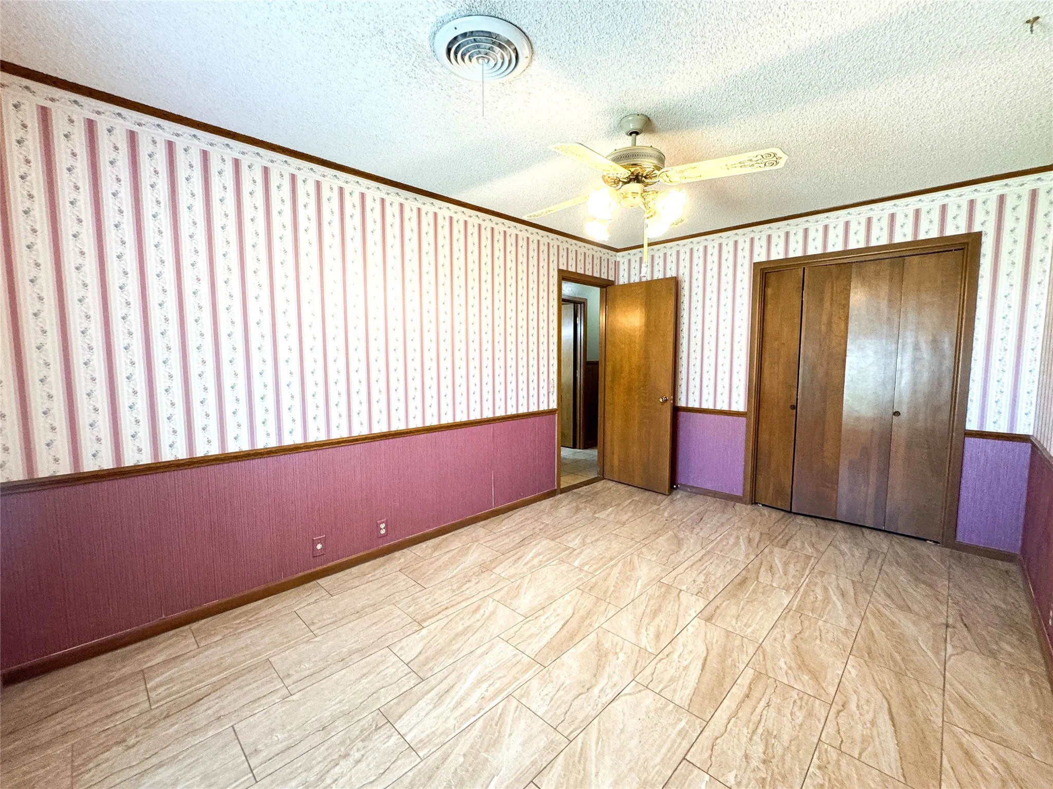 Single Family Residence For Sale in Haskell County , 103 5th Street, Rule, Texas 79547, 3 Bedroom, 2 Bathroom, Garage spaces, 1,775 Sqft, built in 1975, mls#21304059, Real Estate Agent in Rule, Homes For Sale in Haskell county, Homes For Sale in Rule, Realtor in Rule Texas, Real Estate Brokerage Independent Realty Texas, Luminita Cordes Realtor