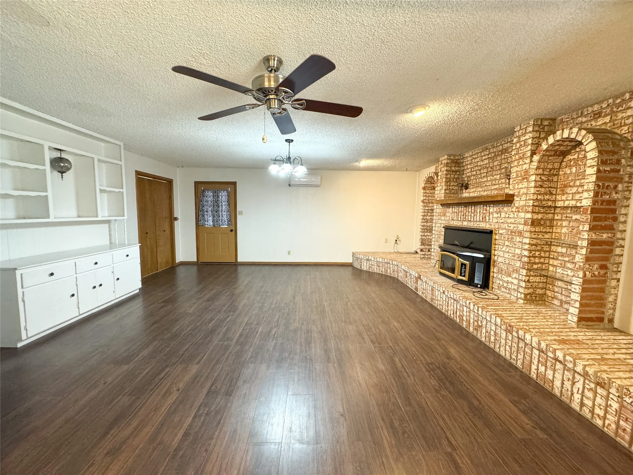 Single Family Residence For Sale in Haskell County , 103 5th Street, Rule, Texas 79547, 3 Bedroom, 2 Bathroom, Garage spaces, 1,775 Sqft, built in 1975, mls#21304059, Real Estate Agent in Rule, Homes For Sale in Haskell county, Homes For Sale in Rule, Realtor in Rule Texas, Real Estate Brokerage Independent Realty Texas, Luminita Cordes Realtor
