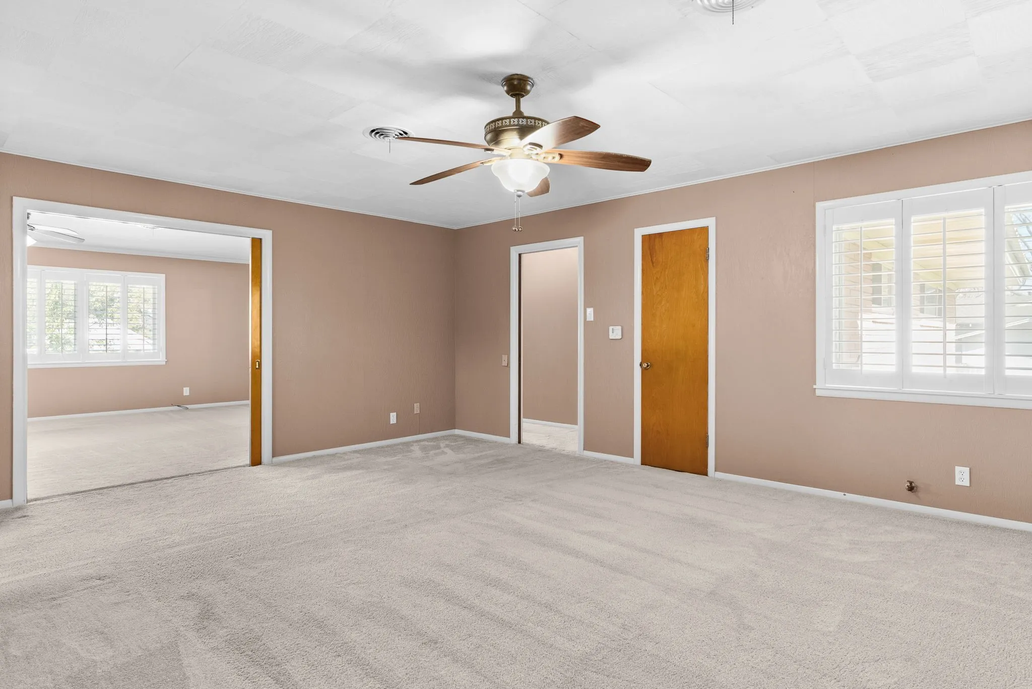 Single Family Residence For Sale in Lampasas County , 708 W North Avenue, Lampasas, Texas 76550, 2 Bedroom, 2 Bathroom, 2 Garage spaces, 1,972 Sqft, built in 1958, mls#21304504, Real Estate Agent in Lampasas, Homes For Sale in Lampasas county, Homes For Sale in Lampasas, Realtor in Lampasas Texas, Real Estate Brokerage Independent Realty Texas, Luminita Cordes Realtor