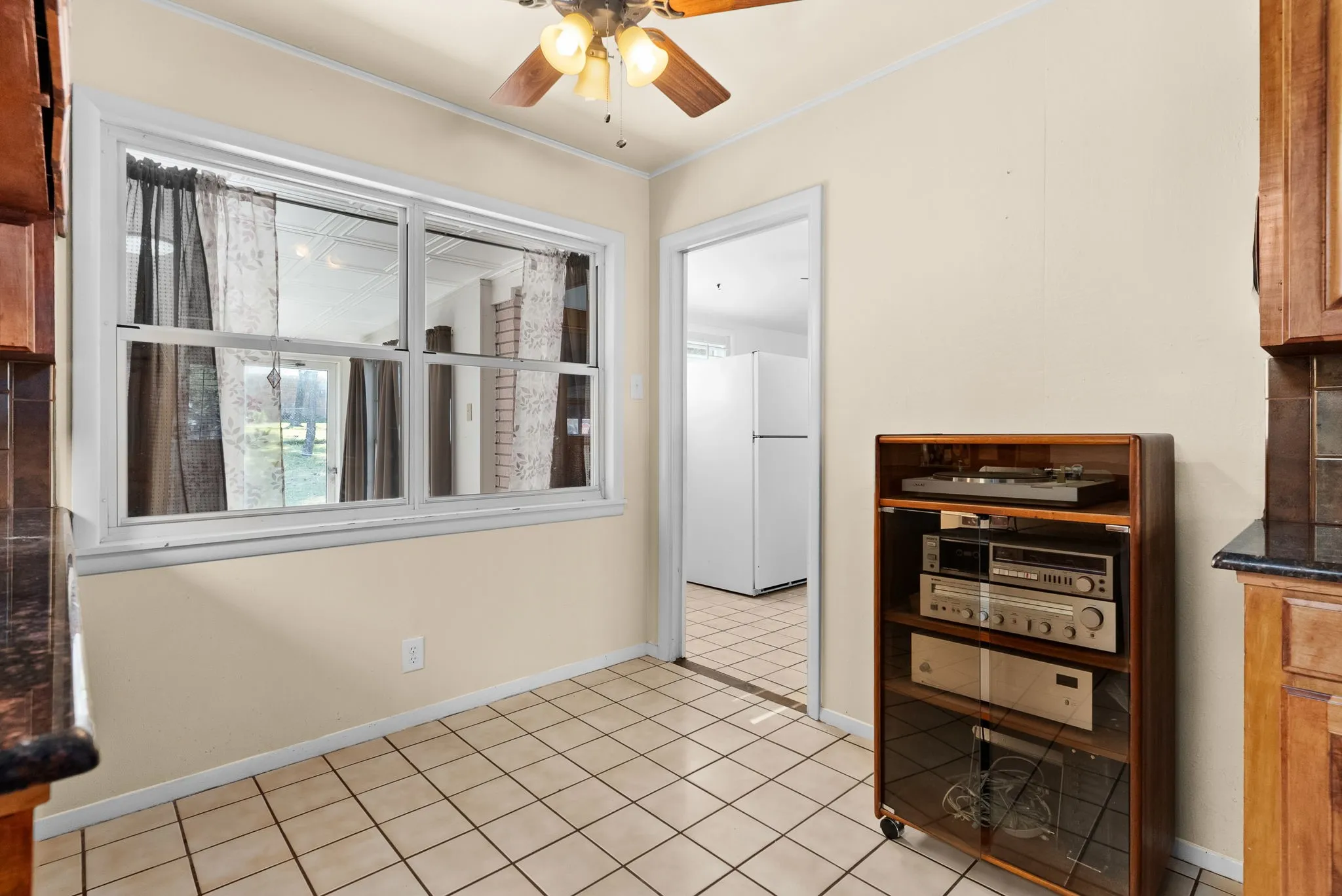 Single Family Residence For Sale in Lampasas County , 708 W North Avenue, Lampasas, Texas 76550, 2 Bedroom, 2 Bathroom, 2 Garage spaces, 1,972 Sqft, built in 1958, mls#21304504, Real Estate Agent in Lampasas, Homes For Sale in Lampasas county, Homes For Sale in Lampasas, Realtor in Lampasas Texas, Real Estate Brokerage Independent Realty Texas, Luminita Cordes Realtor