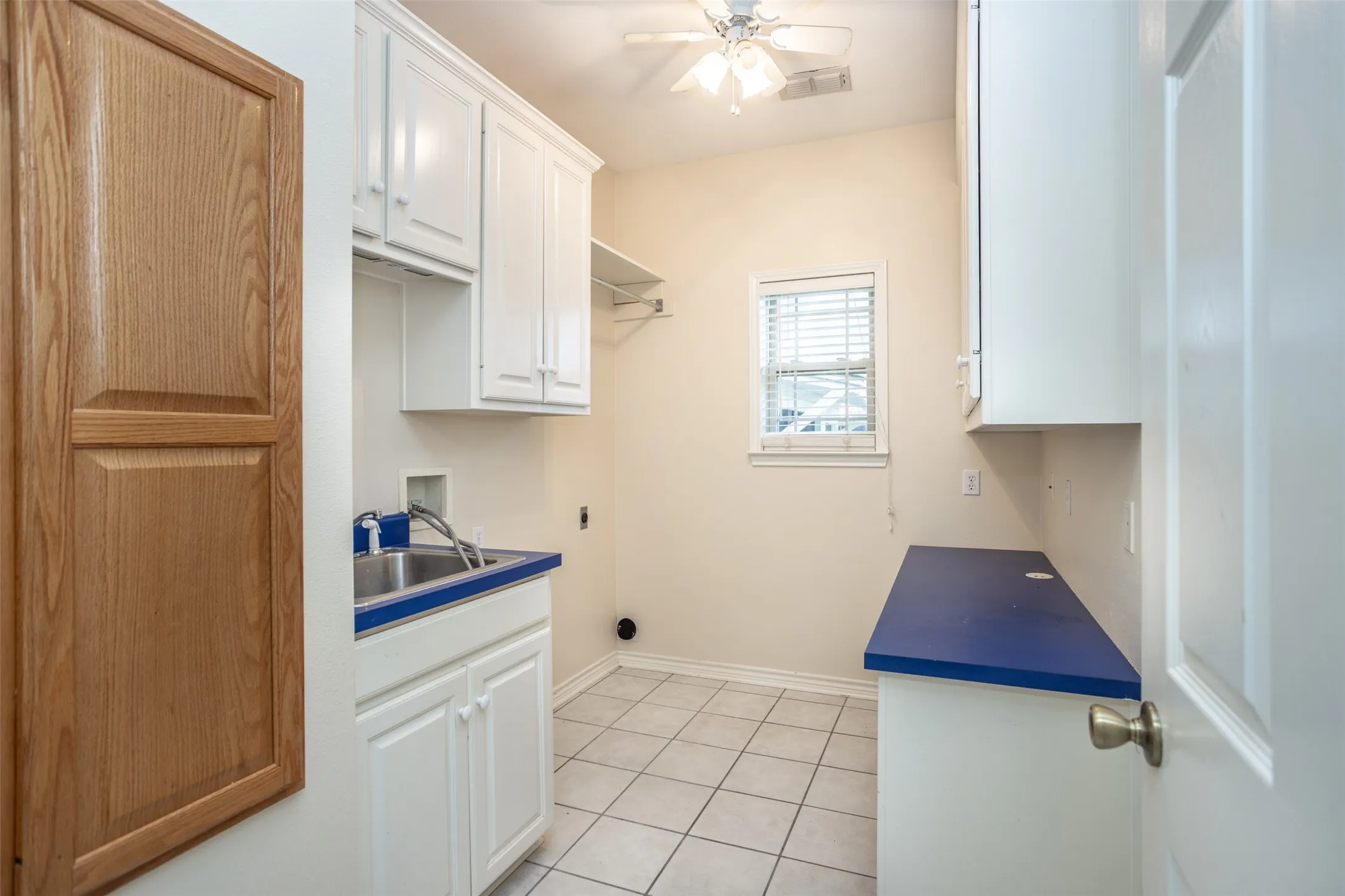 Single Family Residence For Sale in Cooke County , 226 Gordon Street, Gainesville, Texas 76240, 2 Bedroom, 2 Bathroom, 2 Garage spaces, 1,957 Sqft, built in 2002, mls#21304561, Real Estate Agent in Gainesville, Homes For Sale in Cooke county, Homes For Sale in Gainesville, Realtor in Gainesville Texas, Real Estate Brokerage Independent Realty Texas, Luminita Cordes Realtor