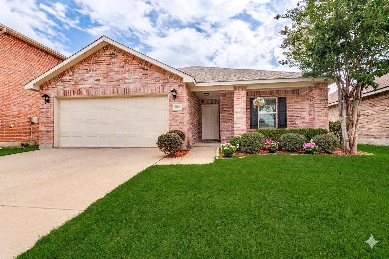 Single Family Residence For Sale in Tarrant County , 9010 Cloudveil Drive, Arlington, Texas 76002, 4 Bedroom, 3 Bathroom, 2 Garage spaces, 1,974 Sqft, built in 2013, mls#21303912, Real Estate Agent in Arlington, Homes For Sale in Tarrant county, Homes For Sale in Arlington, Realtor in Arlington Texas, Real Estate Brokerage Independent Realty Texas, Luminita Cordes Realtor