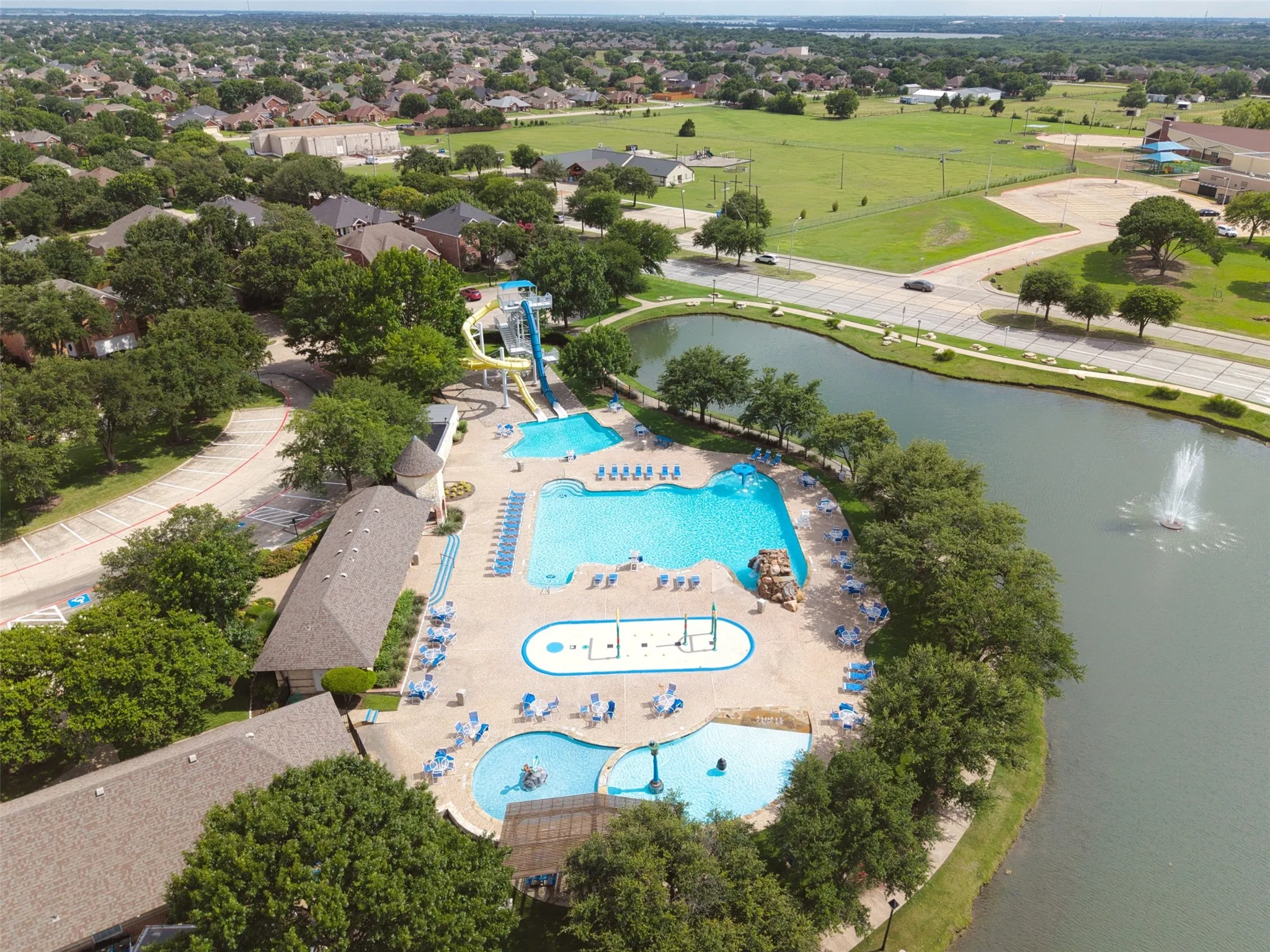 Single Family Residence For Sale in Dallas County , 8405 Player Drive, Rowlett, Texas 75089, 5 Bedroom, 4 Bathroom, 3 Garage spaces, 3,584 Sqft, built in 2006, mls#21304595, Real Estate Agent in Rowlett, Homes For Sale in Dallas county, Homes For Sale in Rowlett, Realtor in Rowlett Texas, Real Estate Brokerage Independent Realty Texas, Luminita Cordes Realtor