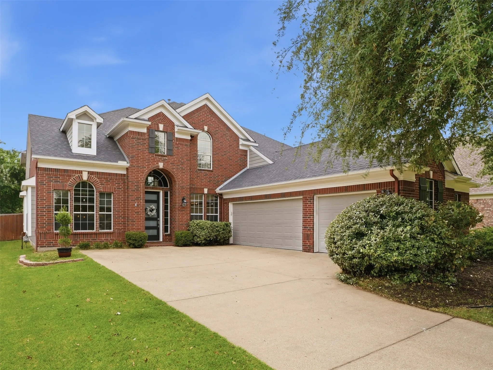Single Family Residence For Sale in Dallas County , 8405 Player Drive, Rowlett, Texas 75089, 5 Bedroom, 4 Bathroom, 3 Garage spaces, 3,584 Sqft, built in 2006, mls#21304595, Real Estate Agent in Rowlett, Homes For Sale in Dallas county, Homes For Sale in Rowlett, Realtor in Rowlett Texas, Real Estate Brokerage Independent Realty Texas, Luminita Cordes Realtor