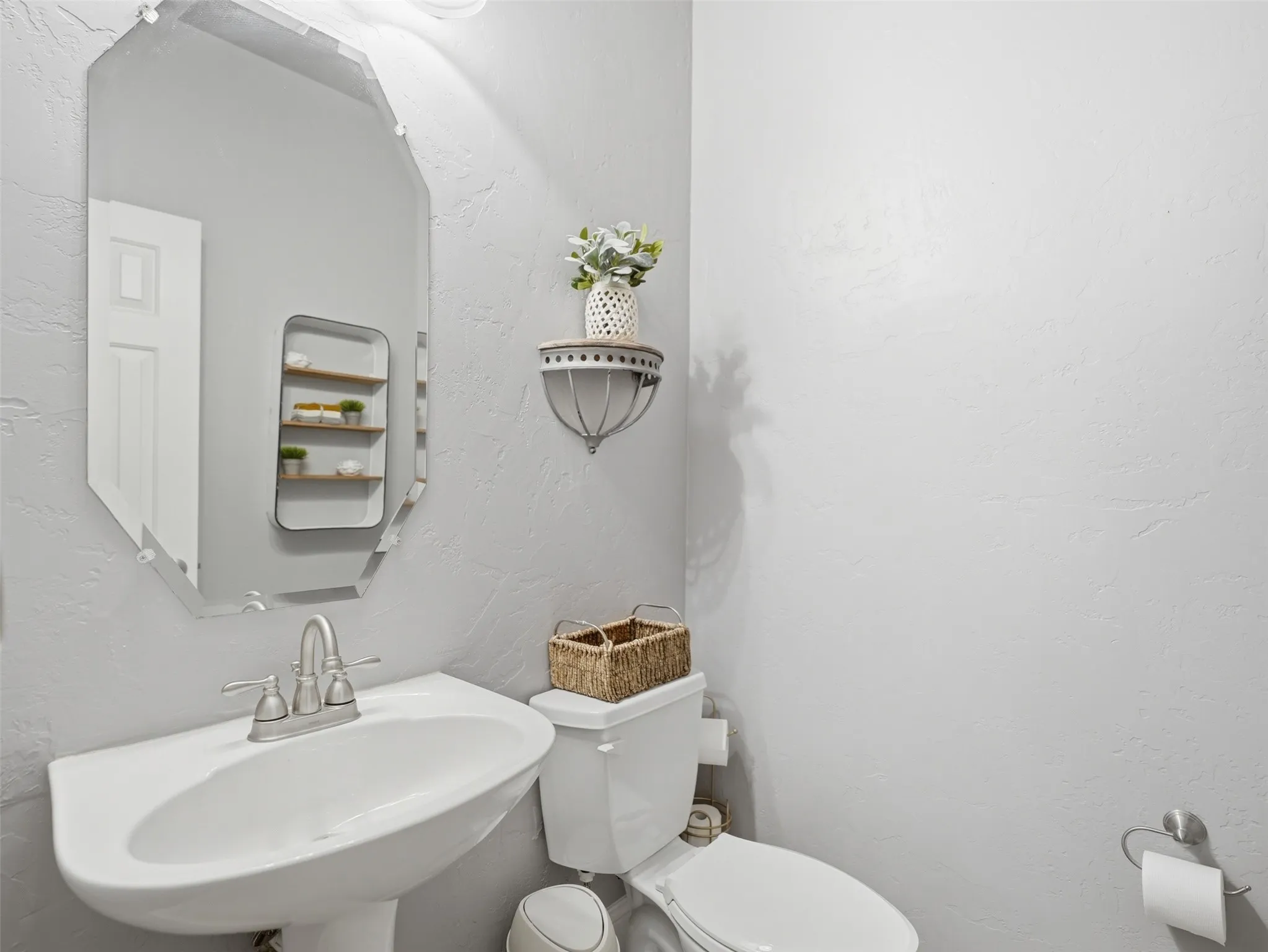 Single Family Residence For Sale in Dallas County , 8405 Player Drive, Rowlett, Texas 75089, 5 Bedroom, 4 Bathroom, 3 Garage spaces, 3,584 Sqft, built in 2006, mls#21304595, Real Estate Agent in Rowlett, Homes For Sale in Dallas county, Homes For Sale in Rowlett, Realtor in Rowlett Texas, Real Estate Brokerage Independent Realty Texas, Luminita Cordes Realtor
