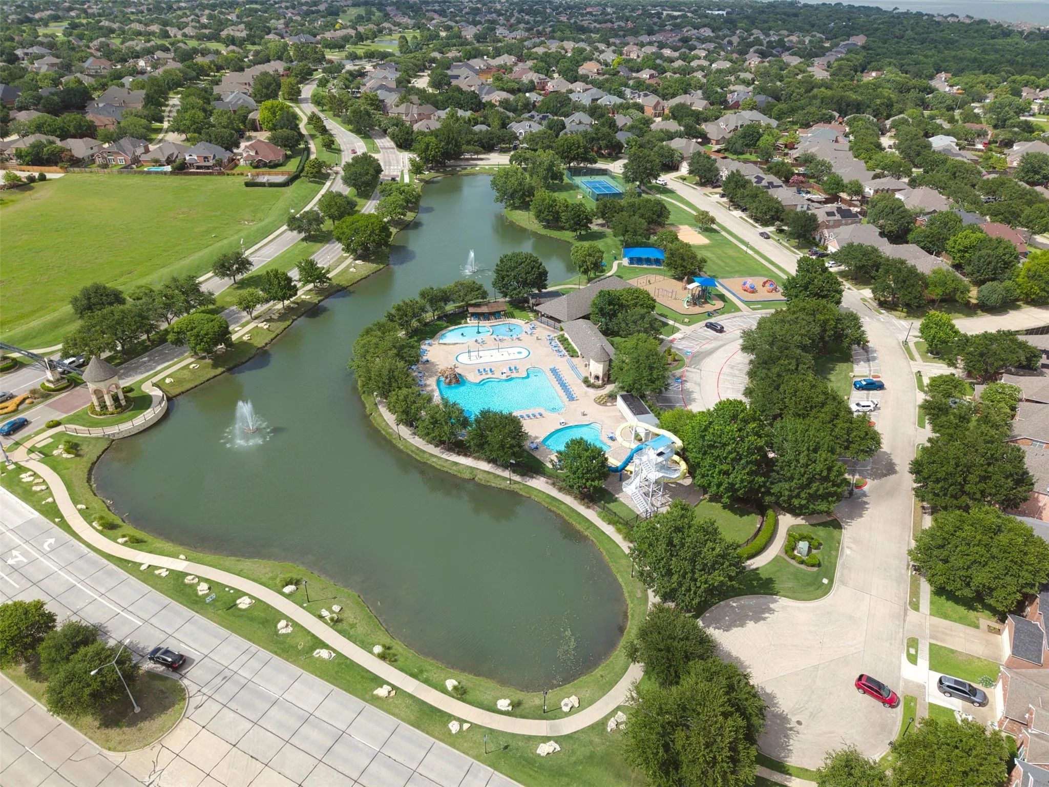 Single Family Residence For Sale in Dallas County , 8405 Player Drive, Rowlett, Texas 75089, 5 Bedroom, 4 Bathroom, 3 Garage spaces, 3,584 Sqft, built in 2006, mls#21304595, Real Estate Agent in Rowlett, Homes For Sale in Dallas county, Homes For Sale in Rowlett, Realtor in Rowlett Texas, Real Estate Brokerage Independent Realty Texas, Luminita Cordes Realtor