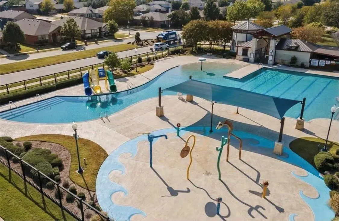 Single Family Residence For Sale in Denton County , 8229 Spitfire Trail, Aubrey, Texas 76227, 5 Bedroom, 4 Bathroom, 2 Garage spaces, 3,758 Sqft, built in 2013, mls#21304591, Real Estate Agent in Aubrey, Homes For Sale in Denton county, Homes For Sale in Aubrey, Realtor in Aubrey Texas, Real Estate Brokerage Independent Realty Texas, Luminita Cordes Realtor