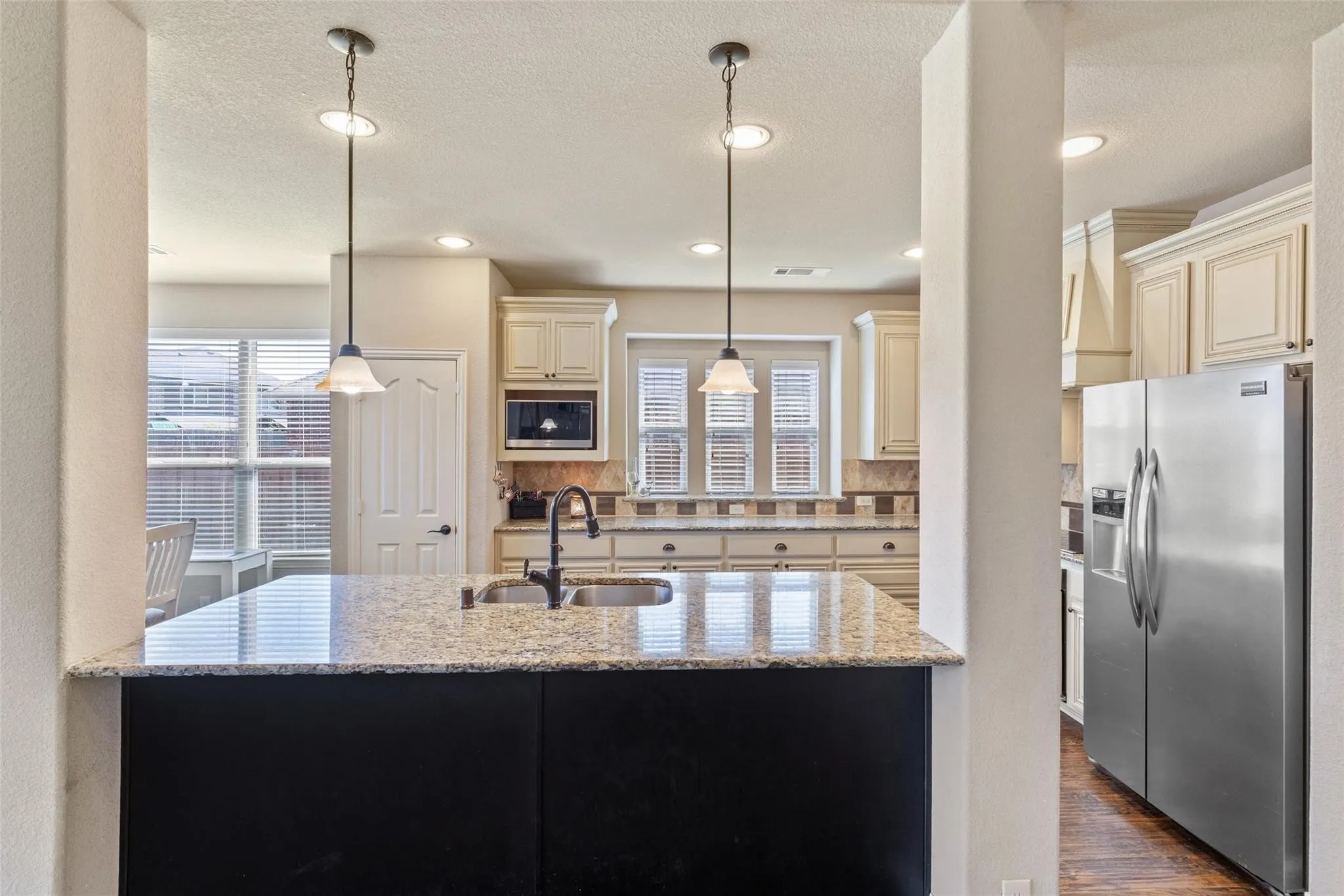 Single Family Residence For Sale in Denton County , 8229 Spitfire Trail, Aubrey, Texas 76227, 5 Bedroom, 4 Bathroom, 2 Garage spaces, 3,758 Sqft, built in 2013, mls#21304591, Real Estate Agent in Aubrey, Homes For Sale in Denton county, Homes For Sale in Aubrey, Realtor in Aubrey Texas, Real Estate Brokerage Independent Realty Texas, Luminita Cordes Realtor