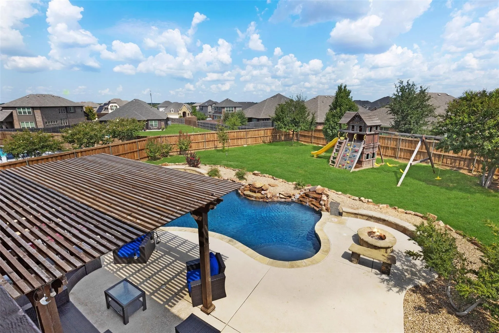 Single Family Residence For Sale in Denton County , 8229 Spitfire Trail, Aubrey, Texas 76227, 5 Bedroom, 4 Bathroom, 2 Garage spaces, 3,758 Sqft, built in 2013, mls#21304591, Real Estate Agent in Aubrey, Homes For Sale in Denton county, Homes For Sale in Aubrey, Realtor in Aubrey Texas, Real Estate Brokerage Independent Realty Texas, Luminita Cordes Realtor