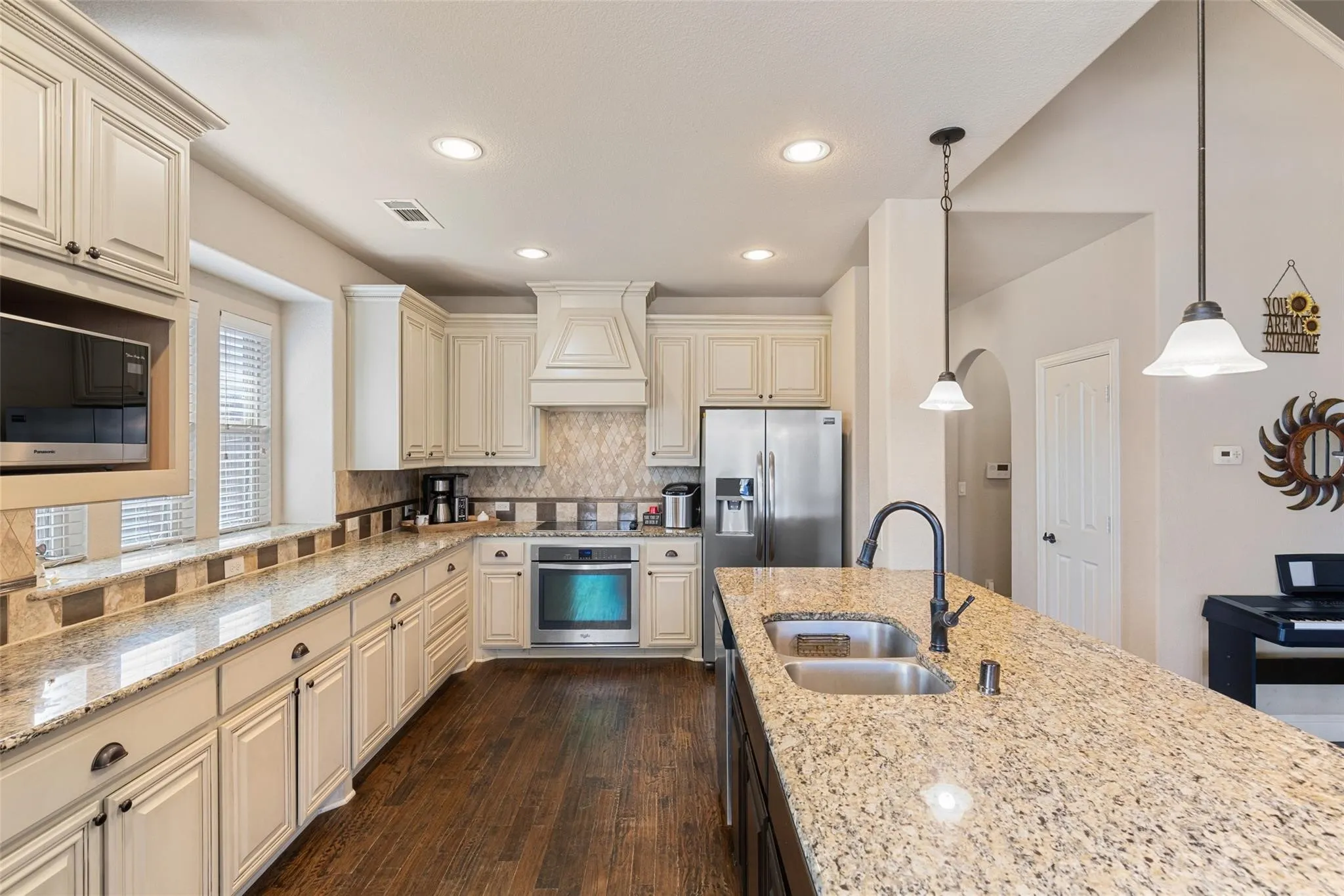 Single Family Residence For Sale in Denton County , 8229 Spitfire Trail, Aubrey, Texas 76227, 5 Bedroom, 4 Bathroom, 2 Garage spaces, 3,758 Sqft, built in 2013, mls#21304591, Real Estate Agent in Aubrey, Homes For Sale in Denton county, Homes For Sale in Aubrey, Realtor in Aubrey Texas, Real Estate Brokerage Independent Realty Texas, Luminita Cordes Realtor