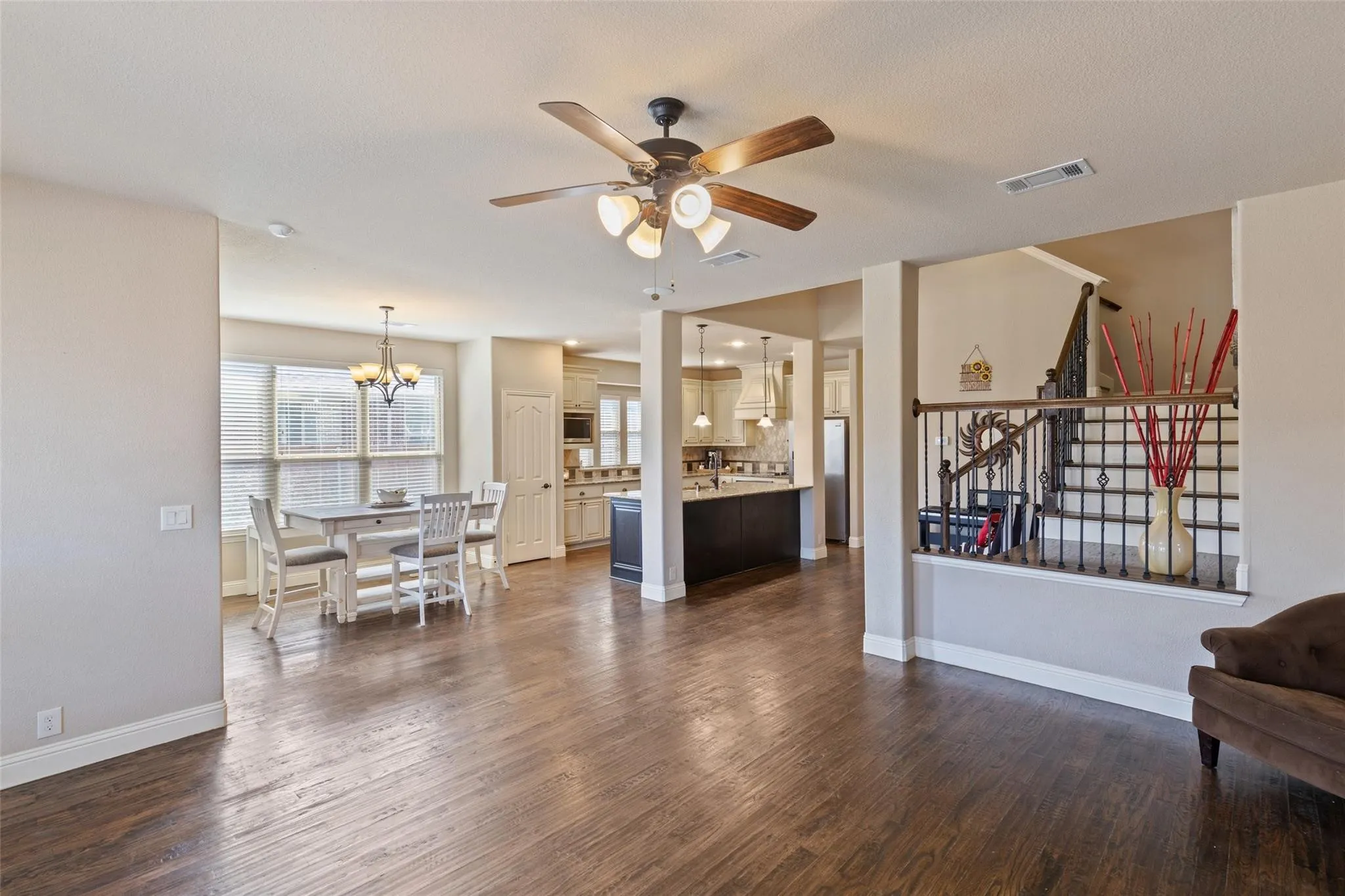 Single Family Residence For Sale in Denton County , 8229 Spitfire Trail, Aubrey, Texas 76227, 5 Bedroom, 4 Bathroom, 2 Garage spaces, 3,758 Sqft, built in 2013, mls#21304591, Real Estate Agent in Aubrey, Homes For Sale in Denton county, Homes For Sale in Aubrey, Realtor in Aubrey Texas, Real Estate Brokerage Independent Realty Texas, Luminita Cordes Realtor