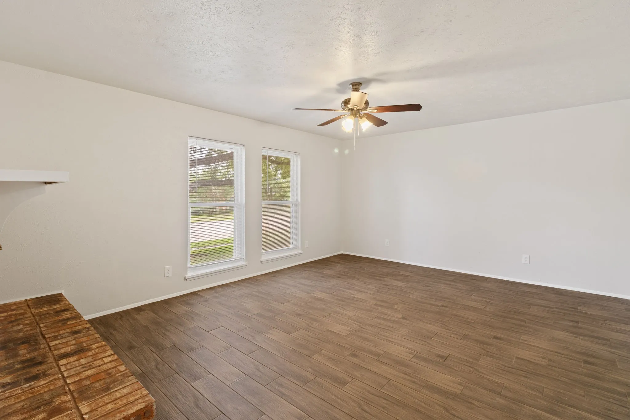 Single Family Residence For Sale in Dallas County , 3709 Red Oak Drive, Garland, Texas 75043, 3 Bedroom, 2 Bathroom, 2 Garage spaces, 1,631 Sqft, built in 1977, mls#21301683, Real Estate Agent in Garland, Homes For Sale in Dallas county, Homes For Sale in Garland, Realtor in Garland Texas, Real Estate Brokerage Independent Realty Texas, Luminita Cordes Realtor