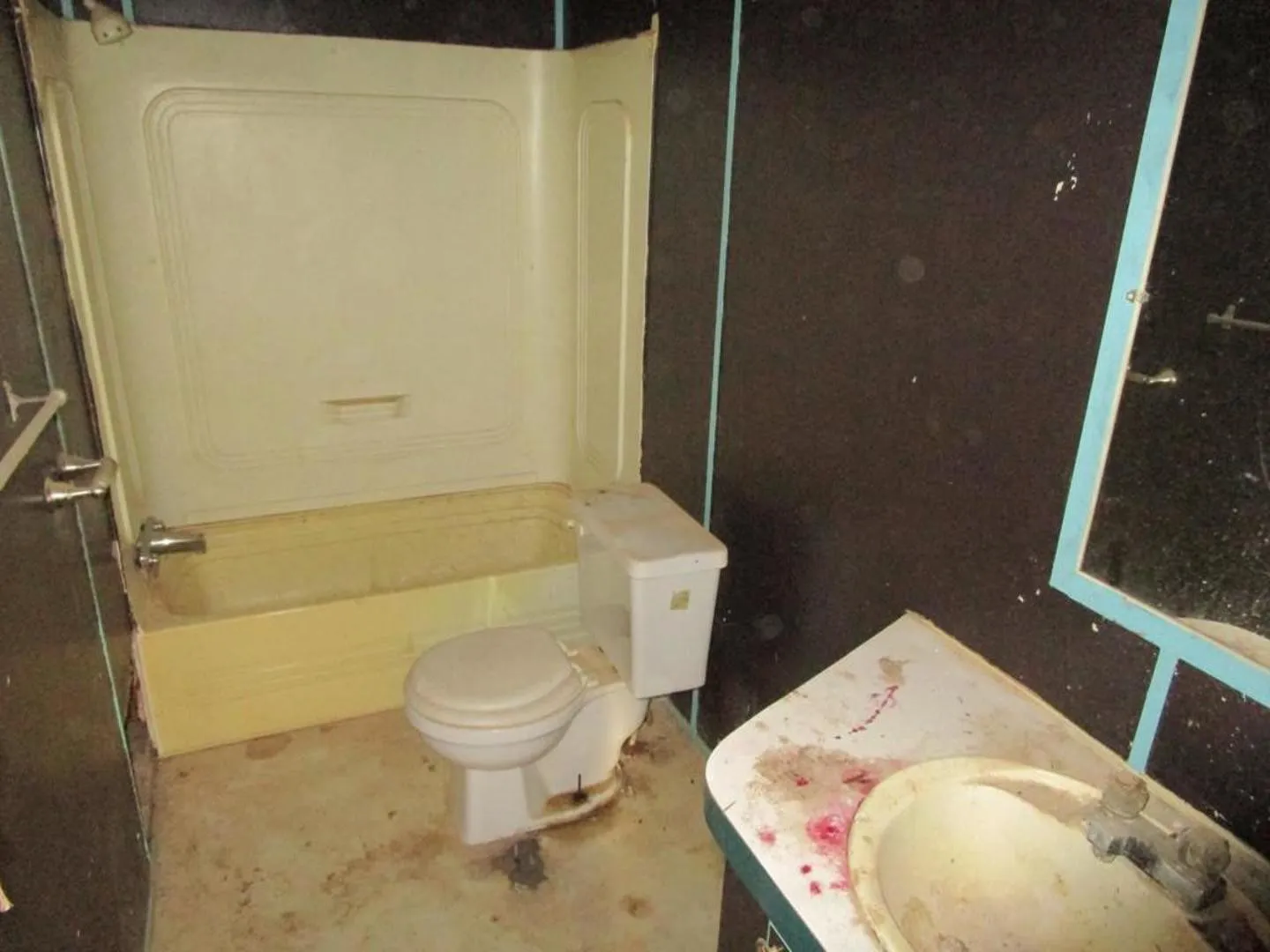 Mobile Home For Sale in Mitchell County , 840 Cherry Street, Colorado City, Texas 79512, 3 Bedroom, 2 Bathroom, Garage spaces, 1,080 Sqft, built in 2001, mls#21304639, Real Estate Agent in Colorado City, Homes For Sale in Mitchell county, Homes For Sale in Colorado City, Realtor in Colorado City Texas, Real Estate Brokerage Independent Realty Texas, Luminita Cordes Realtor