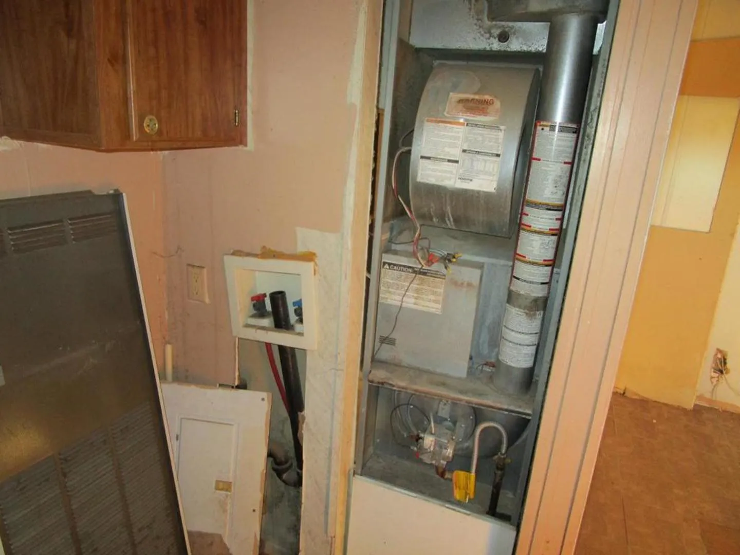 Mobile Home For Sale in Mitchell County , 840 Cherry Street, Colorado City, Texas 79512, 3 Bedroom, 2 Bathroom, Garage spaces, 1,080 Sqft, built in 2001, mls#21304639, Real Estate Agent in Colorado City, Homes For Sale in Mitchell county, Homes For Sale in Colorado City, Realtor in Colorado City Texas, Real Estate Brokerage Independent Realty Texas, Luminita Cordes Realtor