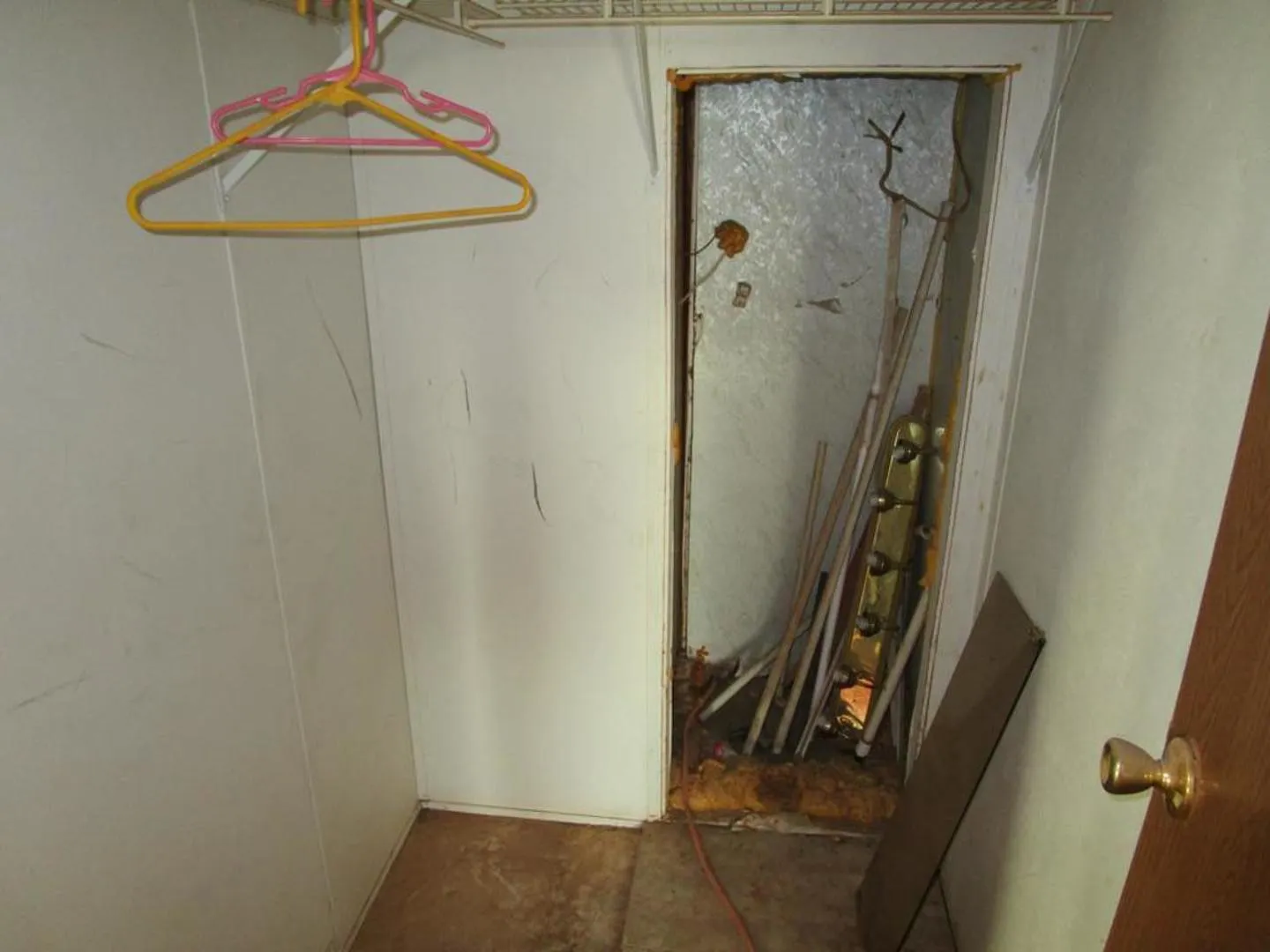 Mobile Home For Sale in Mitchell County , 840 Cherry Street, Colorado City, Texas 79512, 3 Bedroom, 2 Bathroom, Garage spaces, 1,080 Sqft, built in 2001, mls#21304639, Real Estate Agent in Colorado City, Homes For Sale in Mitchell county, Homes For Sale in Colorado City, Realtor in Colorado City Texas, Real Estate Brokerage Independent Realty Texas, Luminita Cordes Realtor