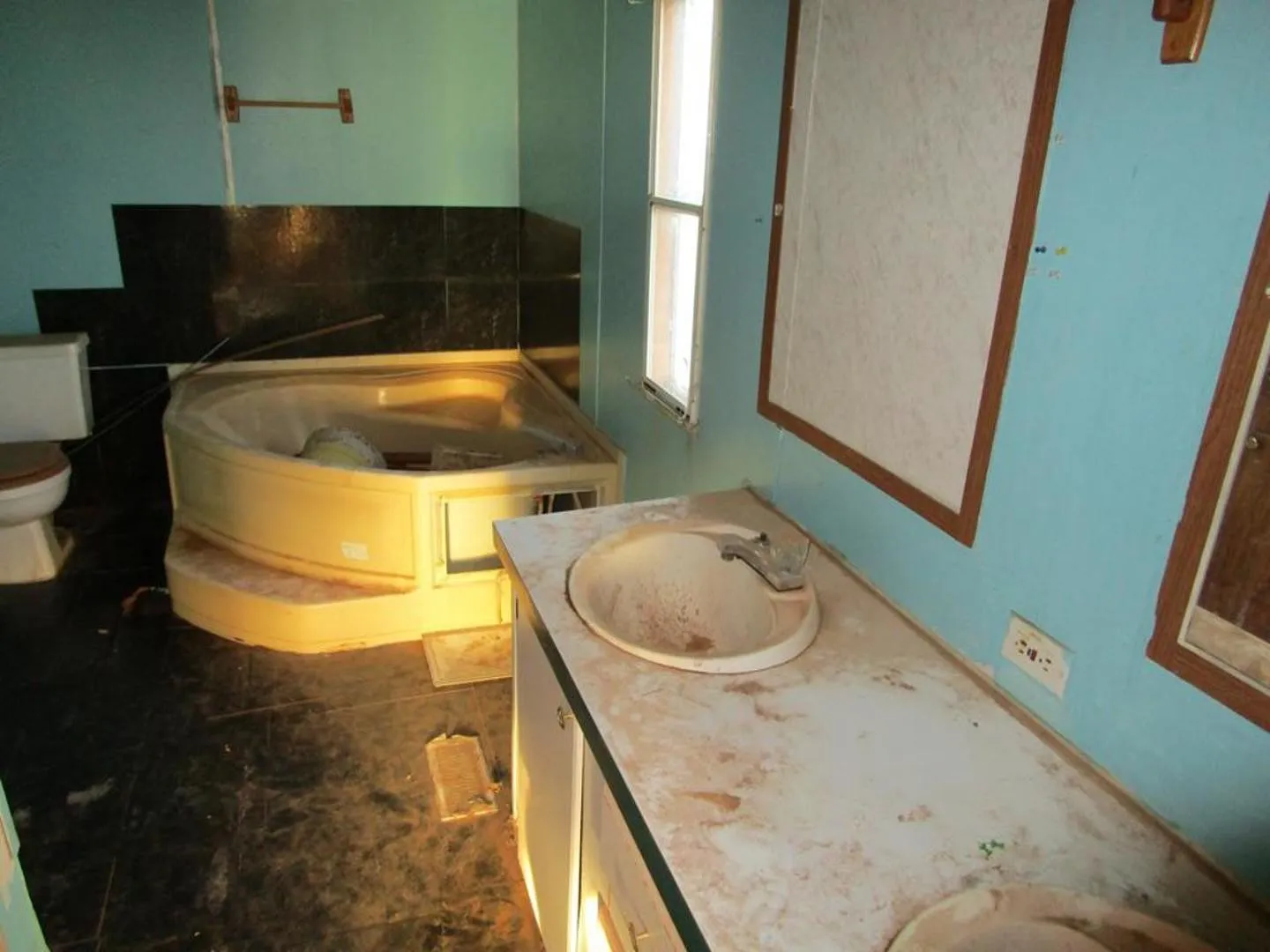 Mobile Home For Sale in Mitchell County , 840 Cherry Street, Colorado City, Texas 79512, 3 Bedroom, 2 Bathroom, Garage spaces, 1,080 Sqft, built in 2001, mls#21304639, Real Estate Agent in Colorado City, Homes For Sale in Mitchell county, Homes For Sale in Colorado City, Realtor in Colorado City Texas, Real Estate Brokerage Independent Realty Texas, Luminita Cordes Realtor