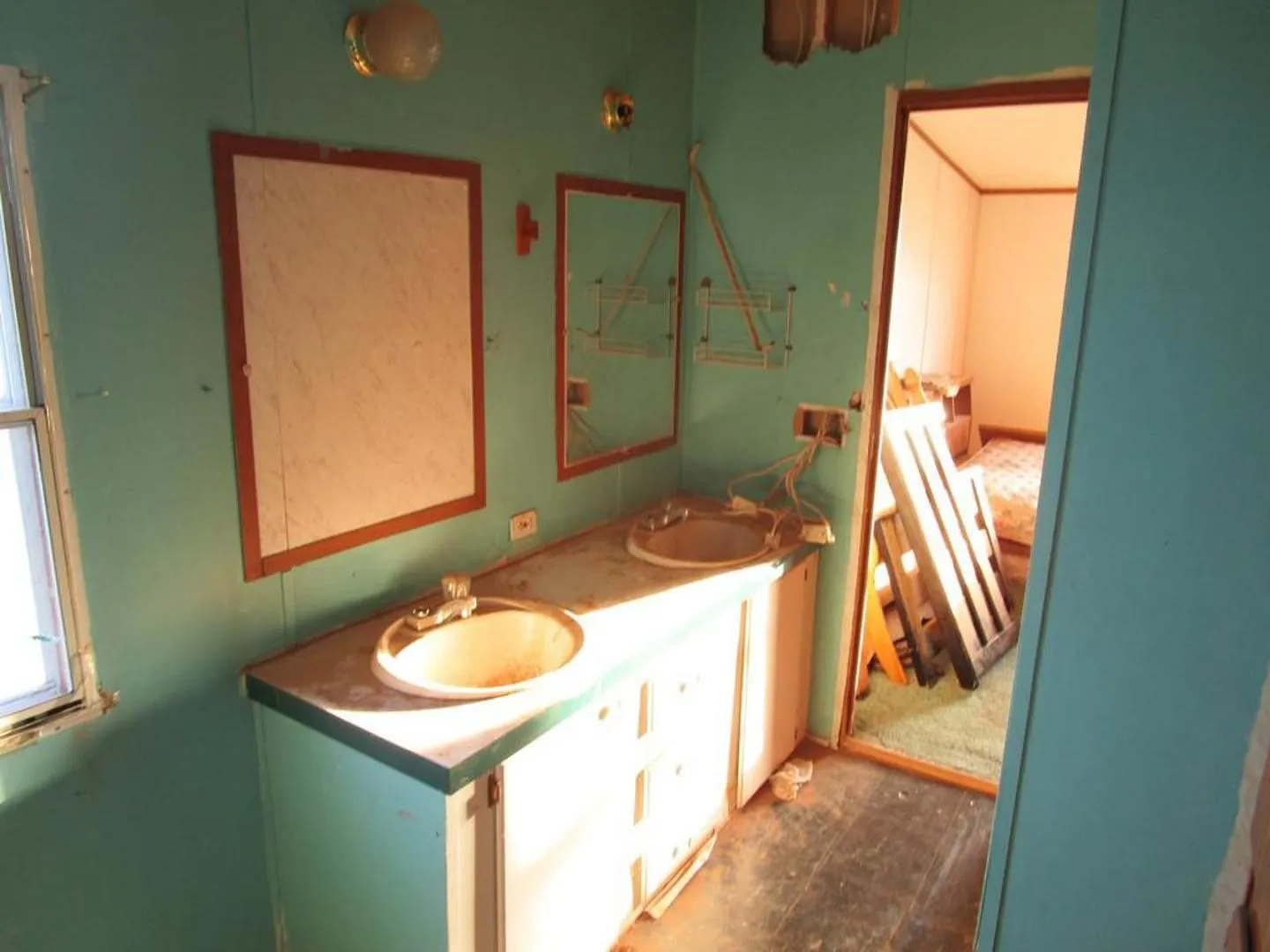 Mobile Home For Sale in Mitchell County , 840 Cherry Street, Colorado City, Texas 79512, 3 Bedroom, 2 Bathroom, Garage spaces, 1,080 Sqft, built in 2001, mls#21304639, Real Estate Agent in Colorado City, Homes For Sale in Mitchell county, Homes For Sale in Colorado City, Realtor in Colorado City Texas, Real Estate Brokerage Independent Realty Texas, Luminita Cordes Realtor