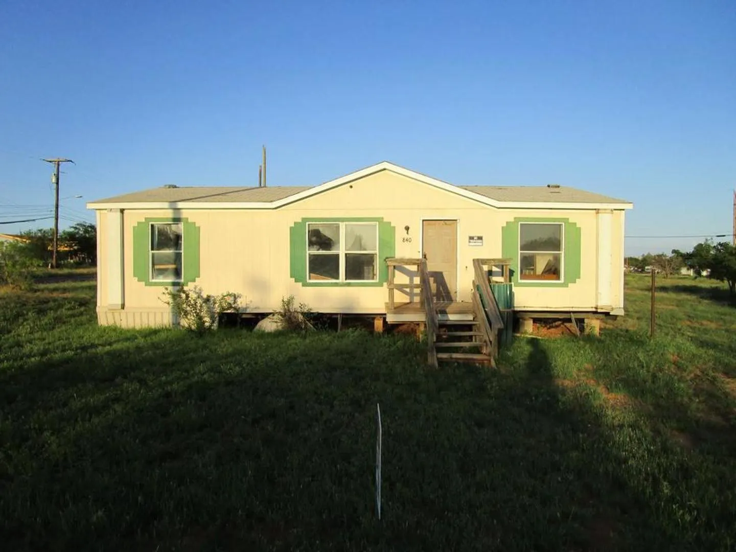 Mobile Home For Sale in Mitchell County , 840 Cherry Street, Colorado City, Texas 79512, 3 Bedroom, 2 Bathroom, Garage spaces, 1,080 Sqft, built in 2001, mls#21304639, Real Estate Agent in Colorado City, Homes For Sale in Mitchell county, Homes For Sale in Colorado City, Realtor in Colorado City Texas, Real Estate Brokerage Independent Realty Texas, Luminita Cordes Realtor