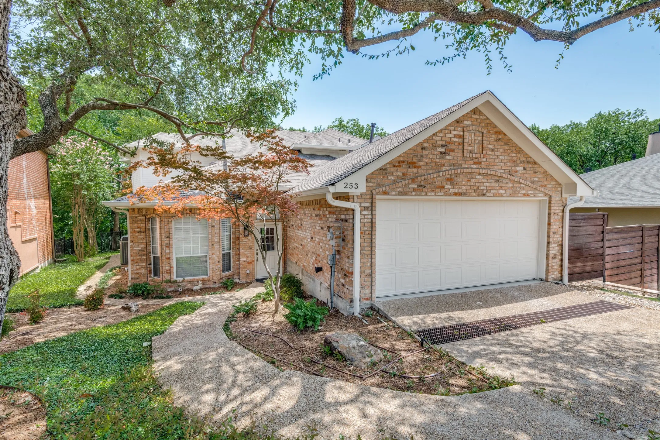 Single Family Residence For Sale in Rockwall County , 253 Victory Lane, Rockwall, Texas 75032, 3 Bedroom, 3 Bathroom, 2 Garage spaces, 2,629 Sqft, built in 1994, mls#21304602, Real Estate Agent in Rockwall, Homes For Sale in Rockwall county, Homes For Sale in Rockwall, Realtor in Rockwall Texas, Real Estate Brokerage Independent Realty Texas, Luminita Cordes Realtor
