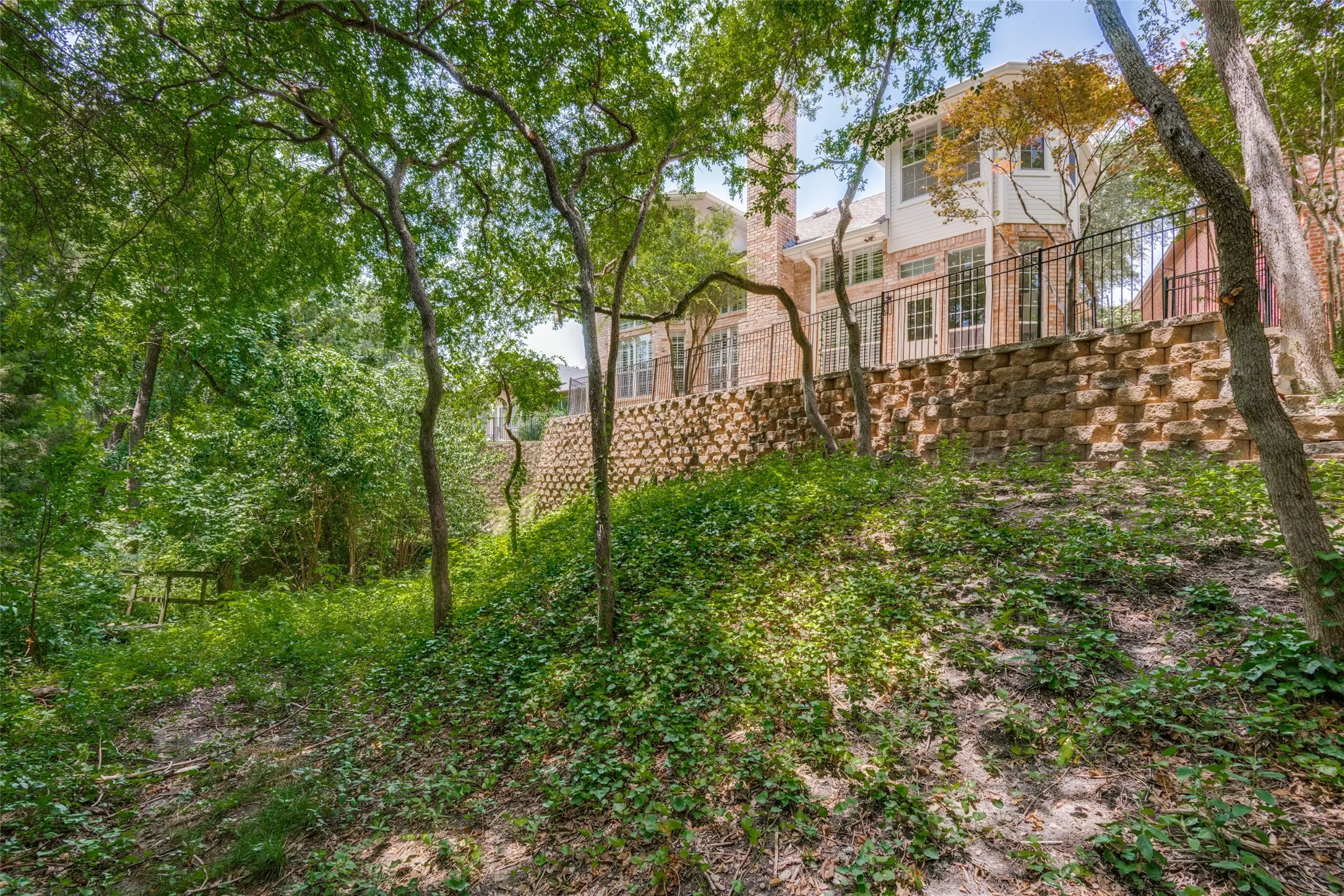 Single Family Residence For Sale in Rockwall County , 253 Victory Lane, Rockwall, Texas 75032, 3 Bedroom, 3 Bathroom, 2 Garage spaces, 2,629 Sqft, built in 1994, mls#21304602, Real Estate Agent in Rockwall, Homes For Sale in Rockwall county, Homes For Sale in Rockwall, Realtor in Rockwall Texas, Real Estate Brokerage Independent Realty Texas, Luminita Cordes Realtor
